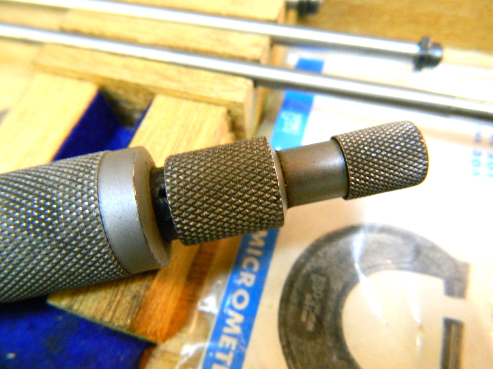 NSK 711-407 0-4" DEPTH MICROMETER .001"