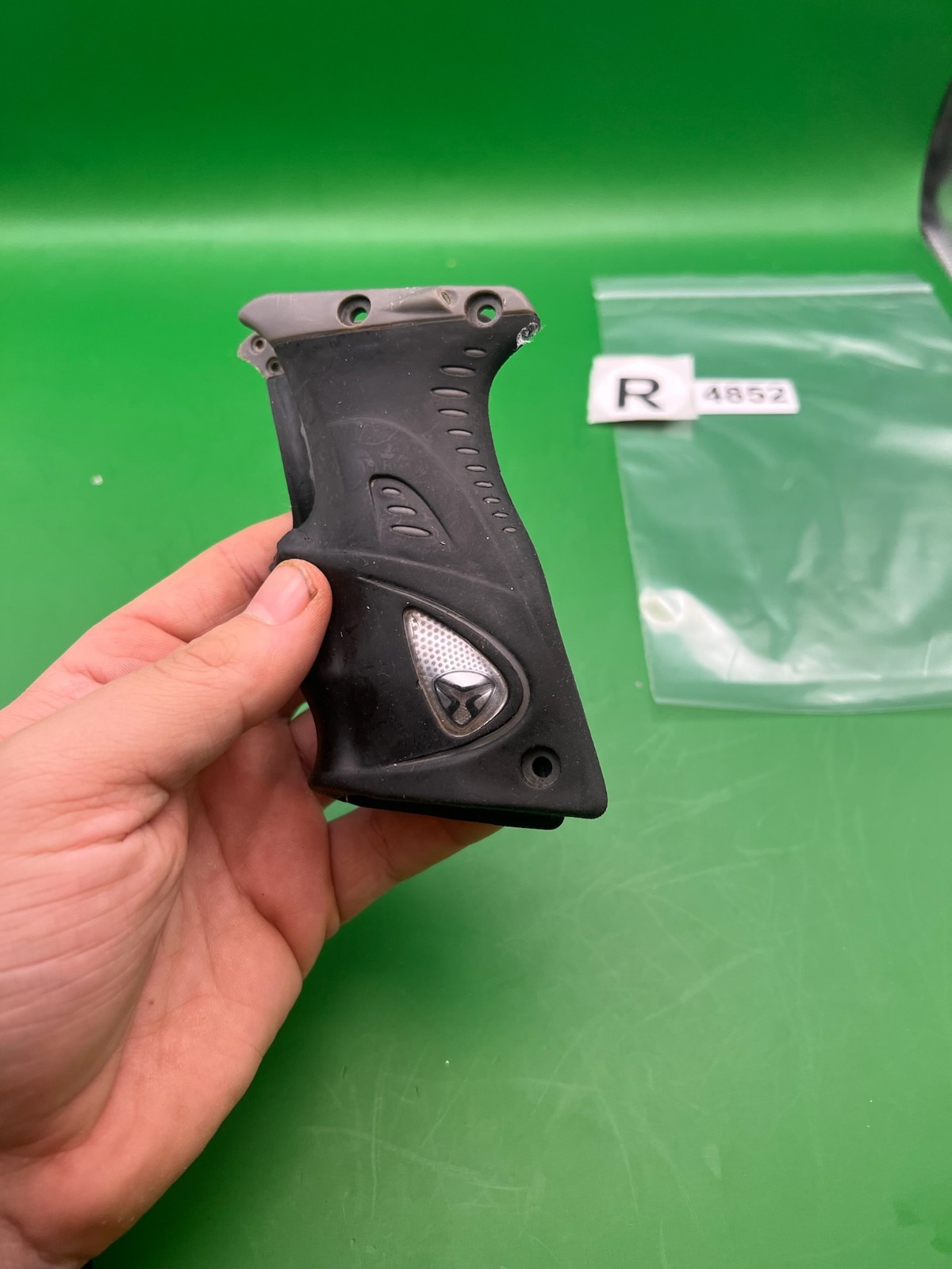 DyeGrips