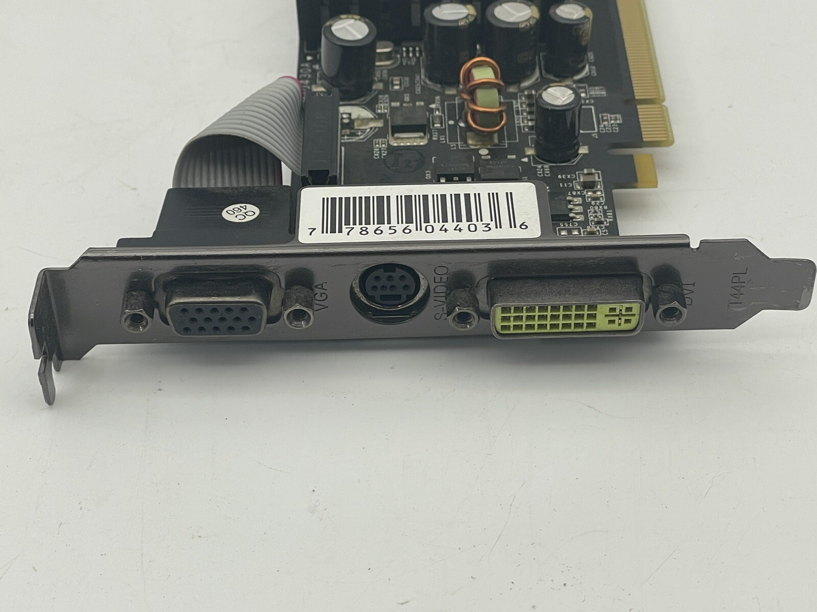 XFX pv-t72s-wang v2.2 W07/08 GF 7200GS 256MB DVi/VGA/S-Video PCiE Video Card