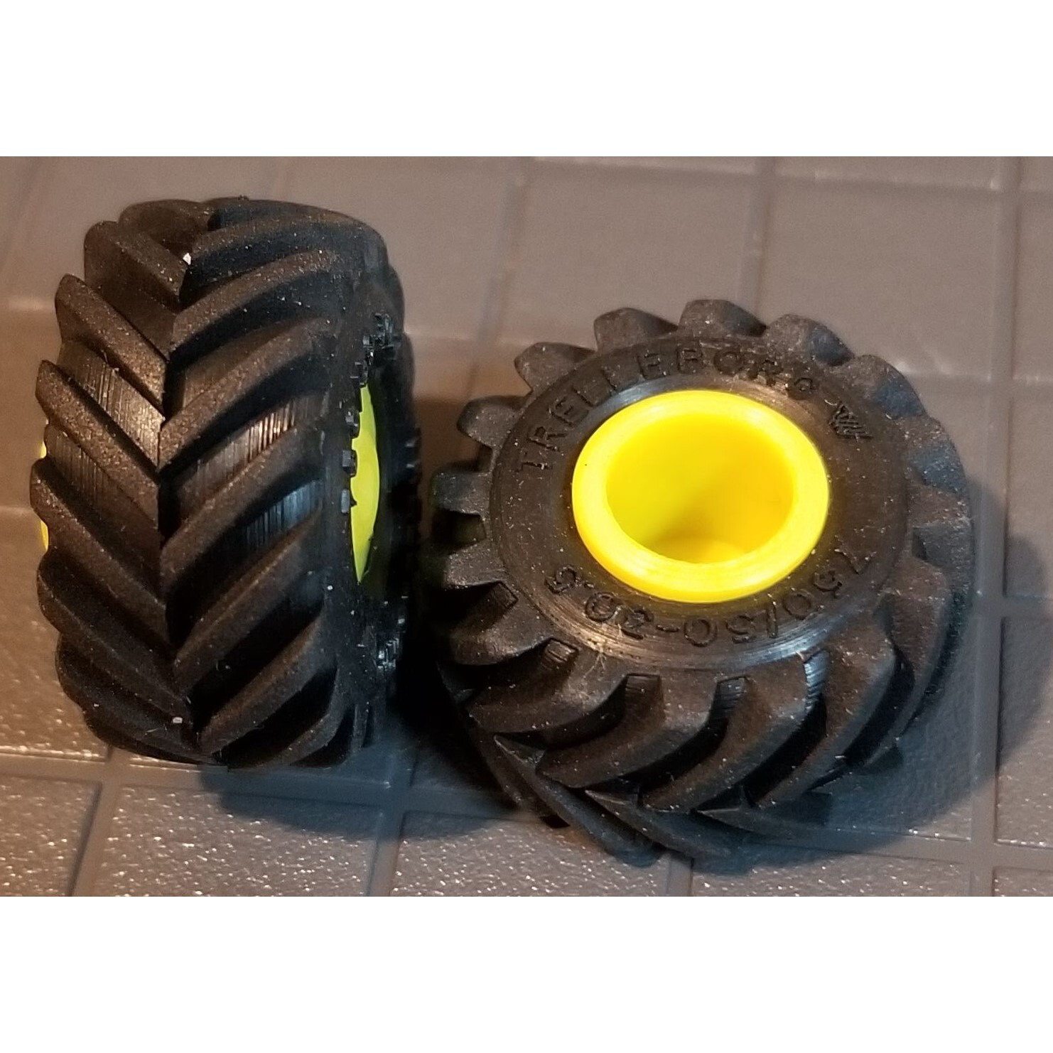 1/64 Standi Toys Pair of 750/55-30.5 Trelleborg Tires with Yellow Rims