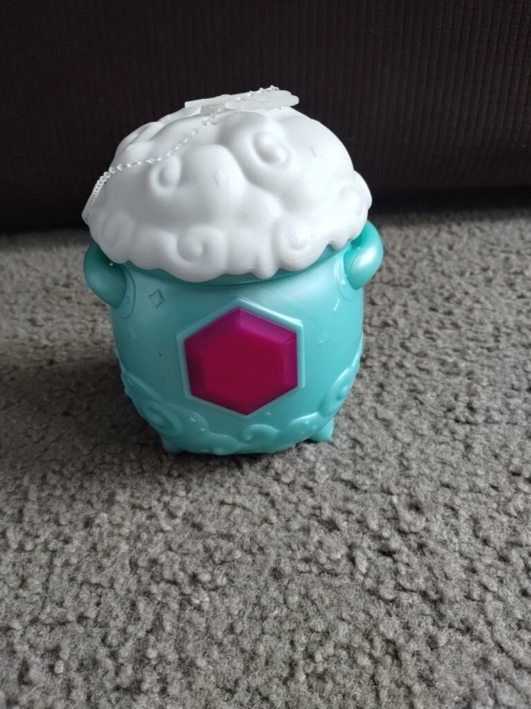 Magic Mixies w/2 figures and wand OPENED NEW
