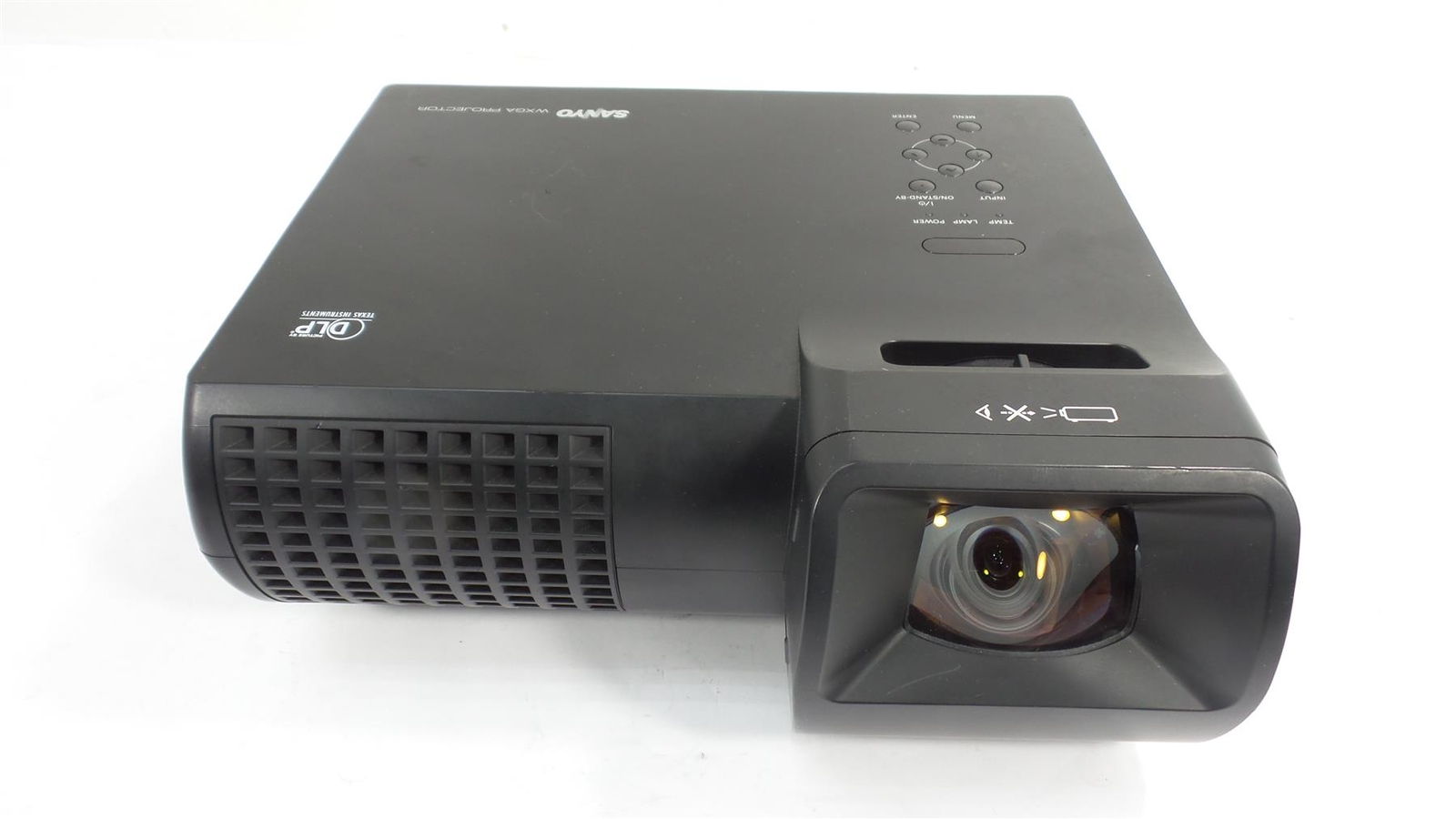 Sanyo PDG-DWL100 WXGA Ultra Short-Throw Projector - read Description