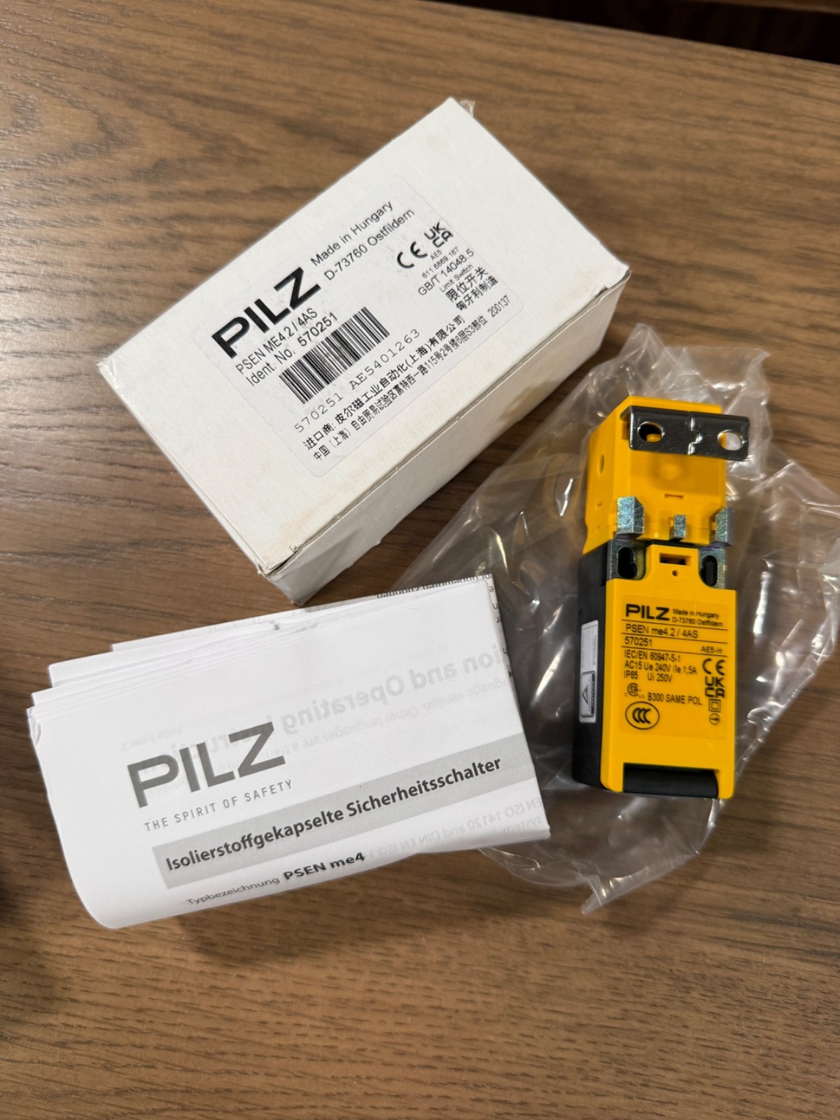 Pilz  570251  Mechanical Safety Switch PSEN ME4.2/4AS NEW