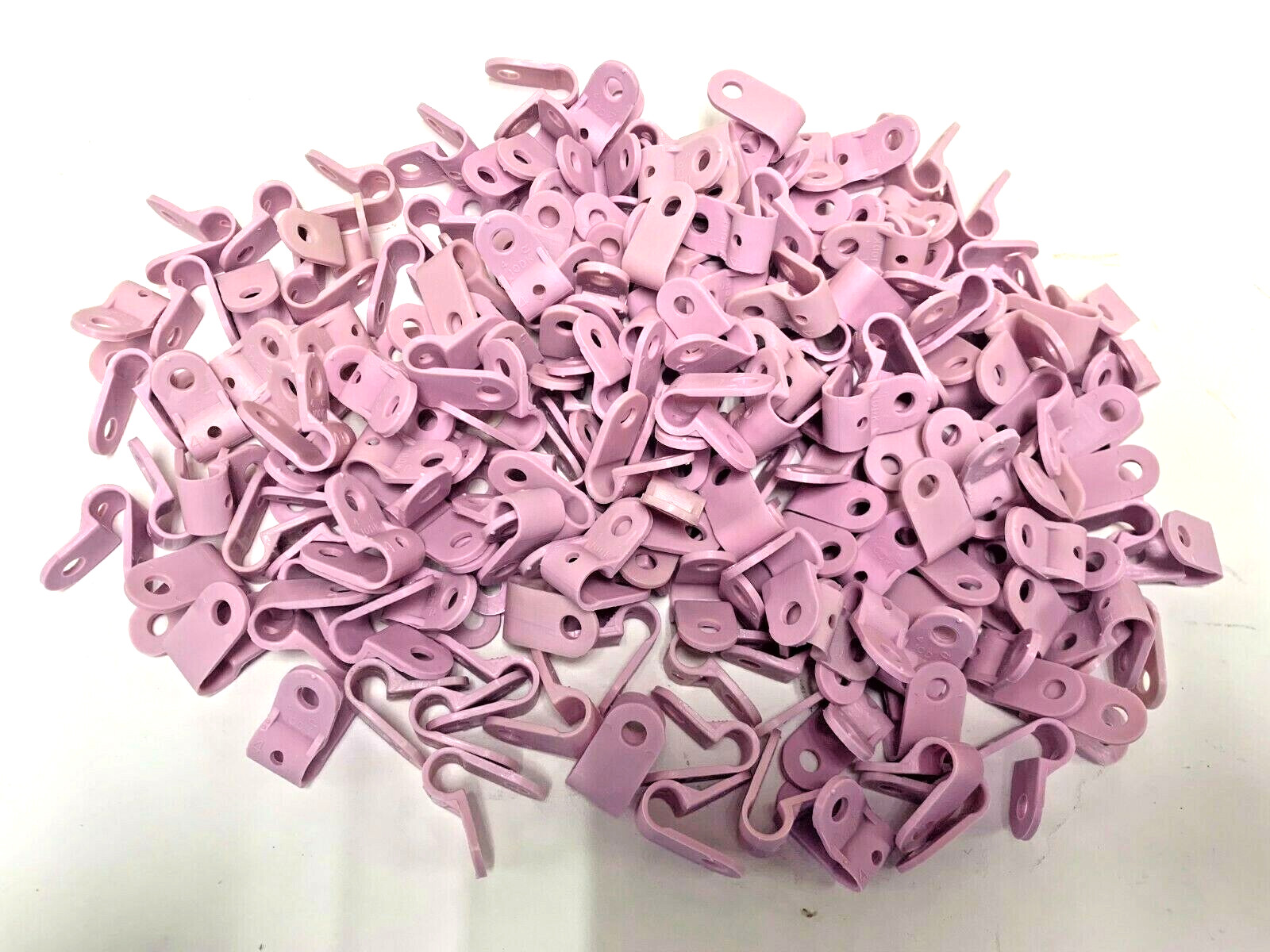 CABLE HANGER CLAMP PINK, ADJUSTABLE, 30°, 1-1/2",  BACC10DK4,  *LOT OF 173*