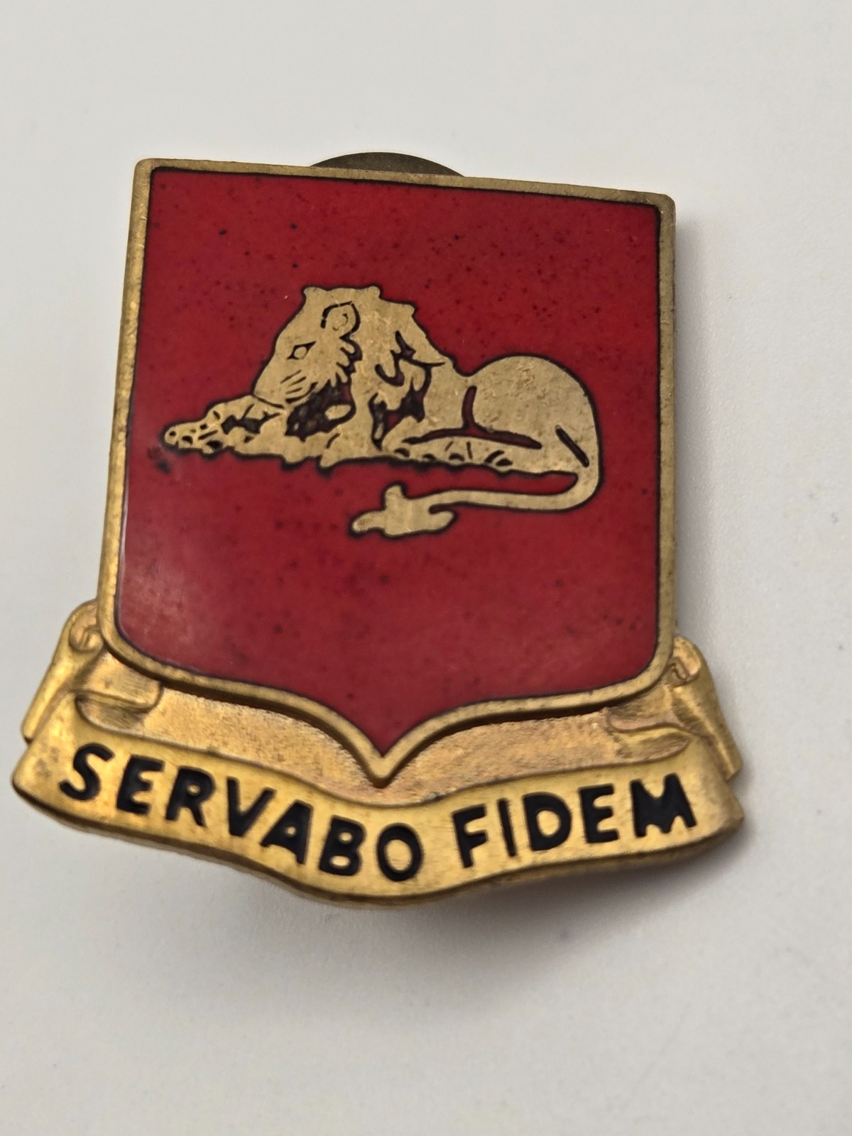 Vintage Army DUI Pin - "Servabo Fidem" 33rd Field Artillery Regiment