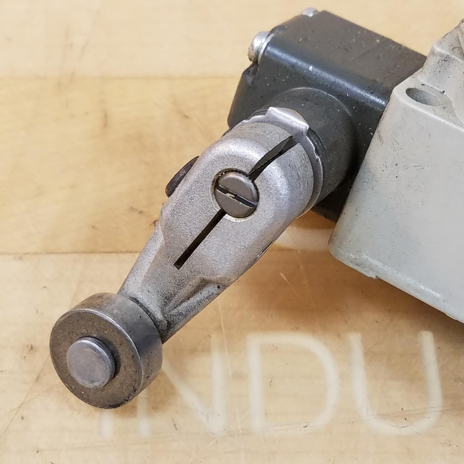 Omron WLCA2-G Limit Switch, 2 AMP, 250 VAC - USED