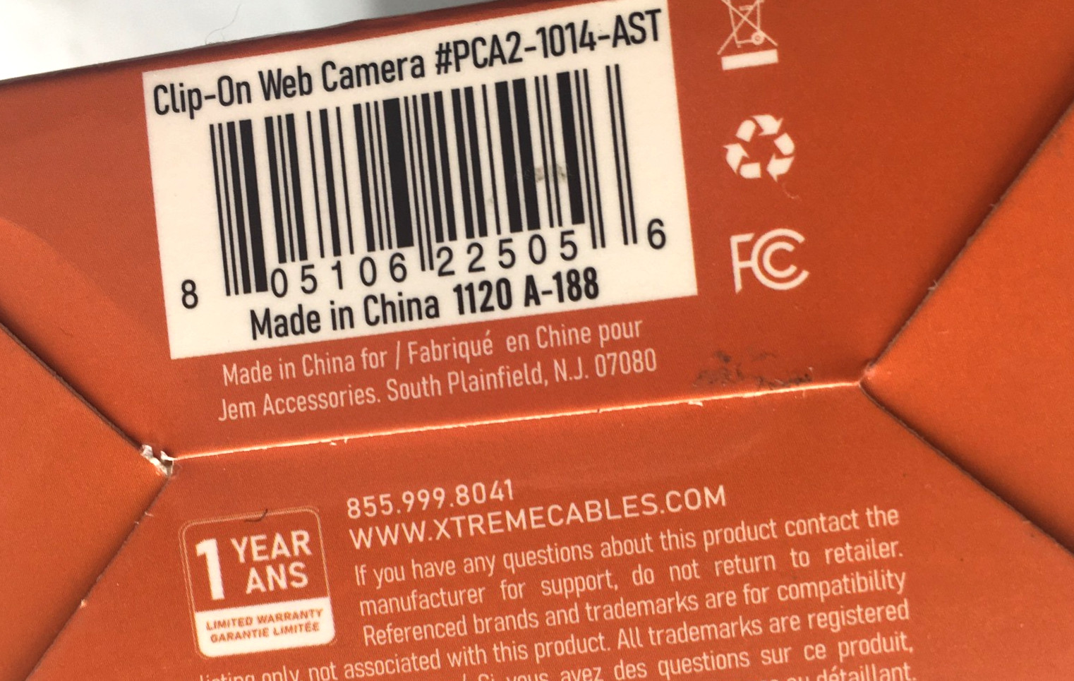 Webcam Xtreme Tech Clip-On with Built-in Microphone In Original Box