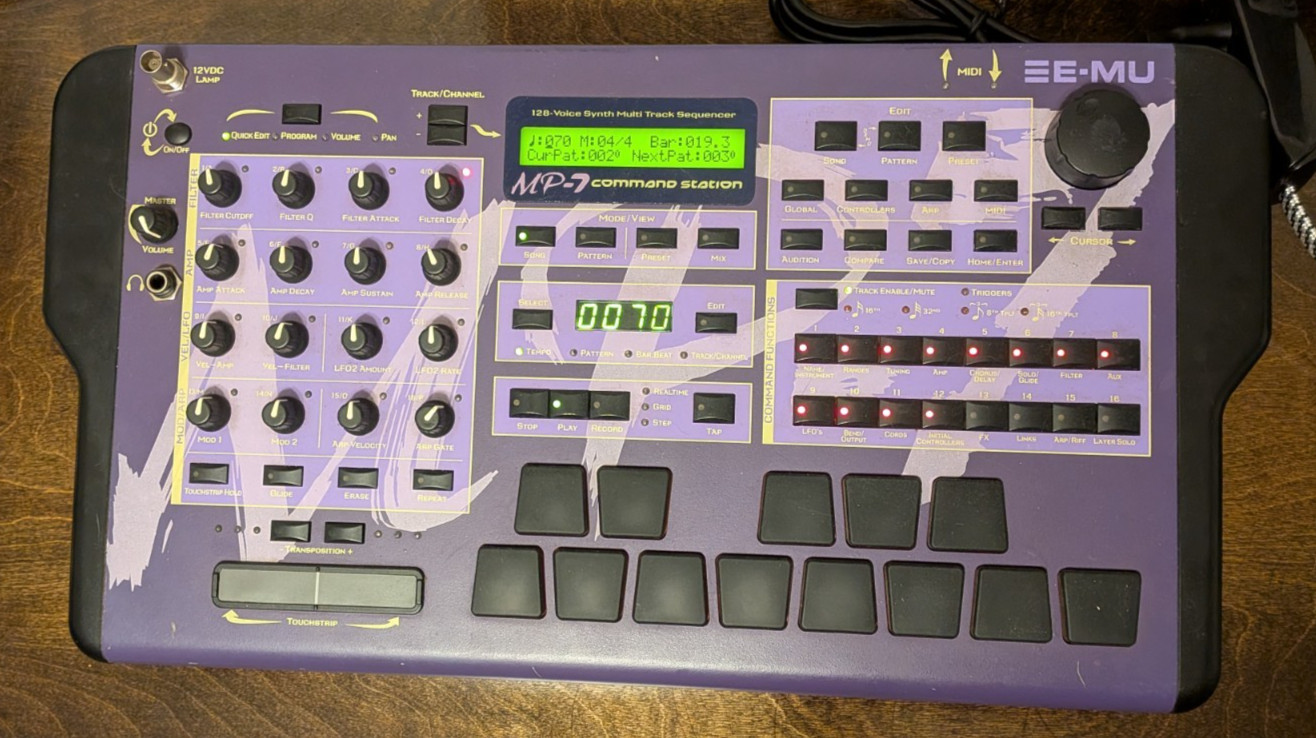Emu MP-7 Command Station Synth Drum-Machine Groovebox with PHATT rom - works!