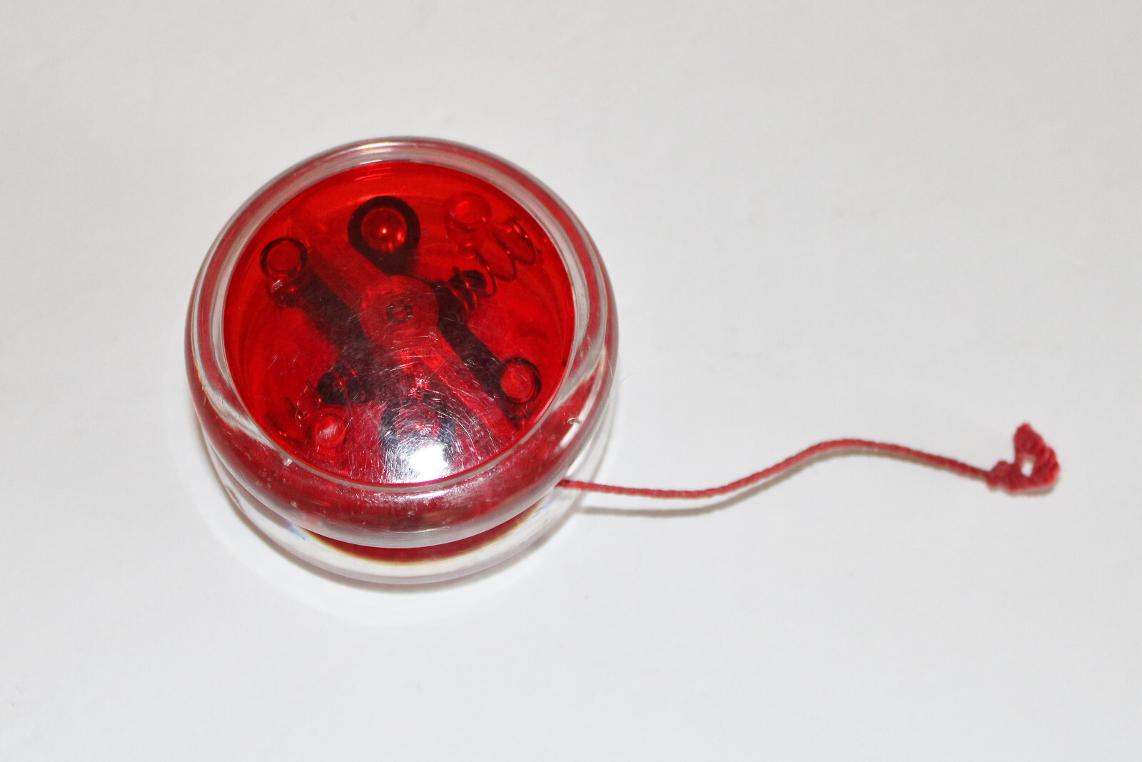 Vintage RED YOMEGA HIGH PERFORMANCE YO-YO G2