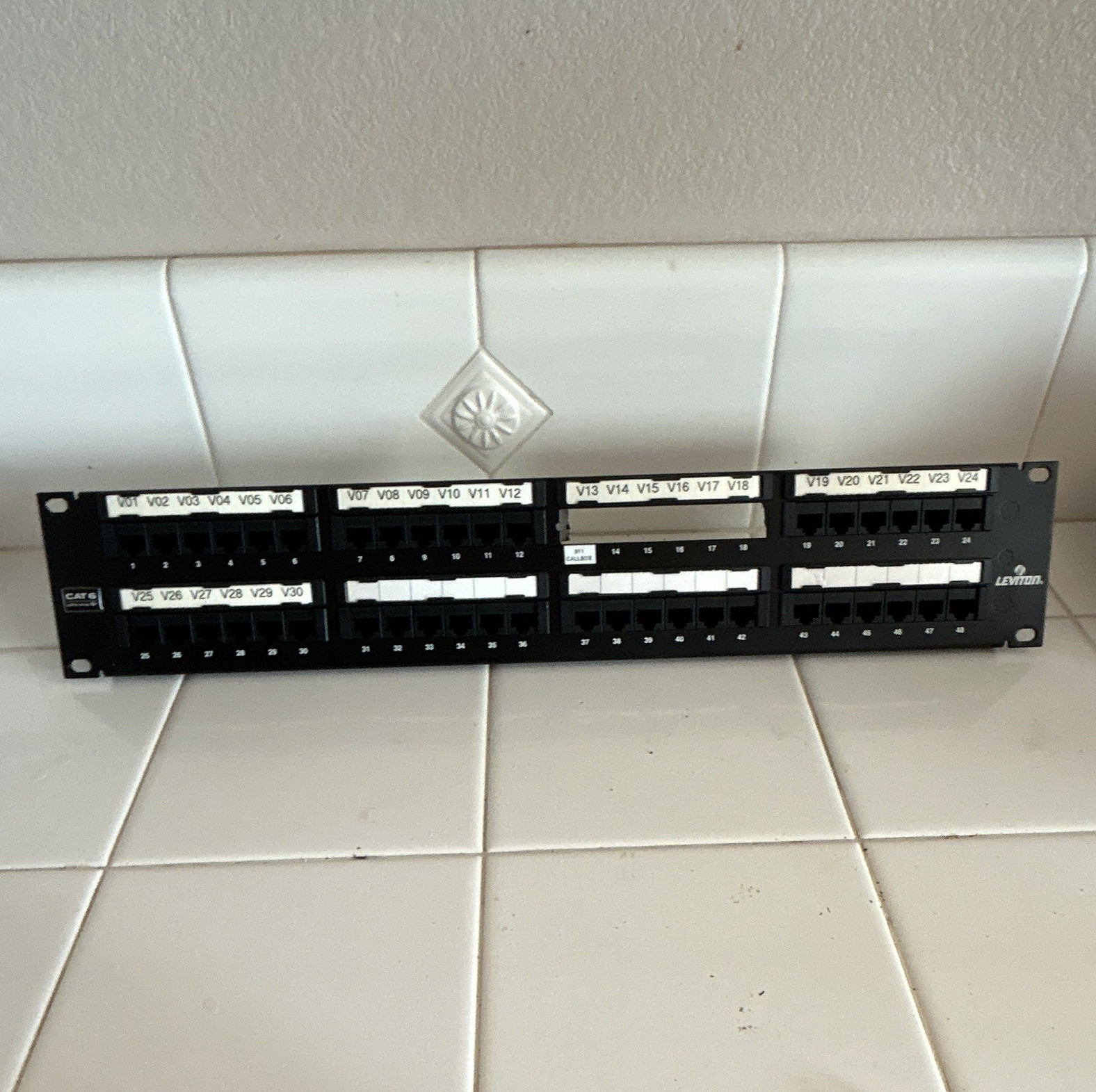 Leviton CAT 6 eXtreme 6 48-Port RJ-45 Patch Panel 2U 19in Rack Mnt