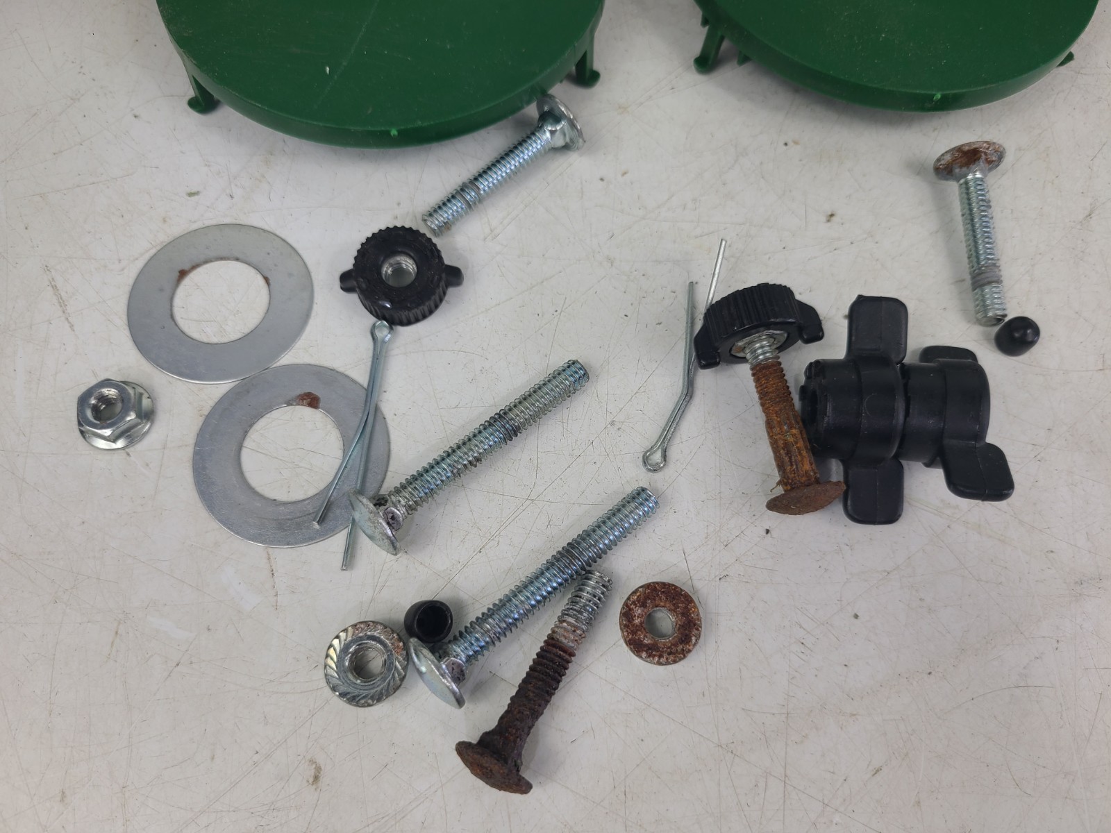 Scotts AccuGreen 2000 Adjustable Broadcast Spreader Wheel Set