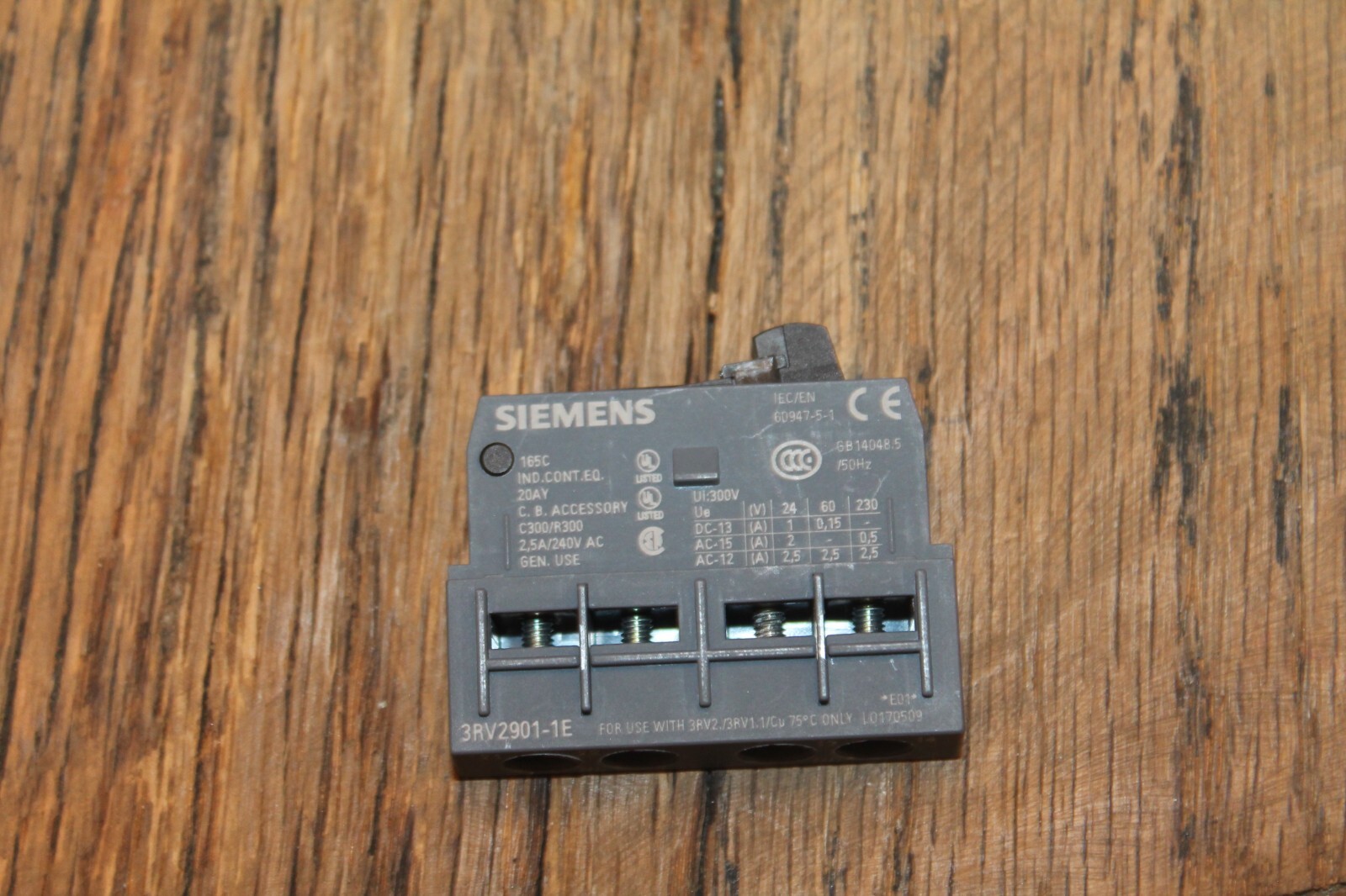 SIEMENS Auxiliary Contact Block: 1NO/1NC 3RV29011E