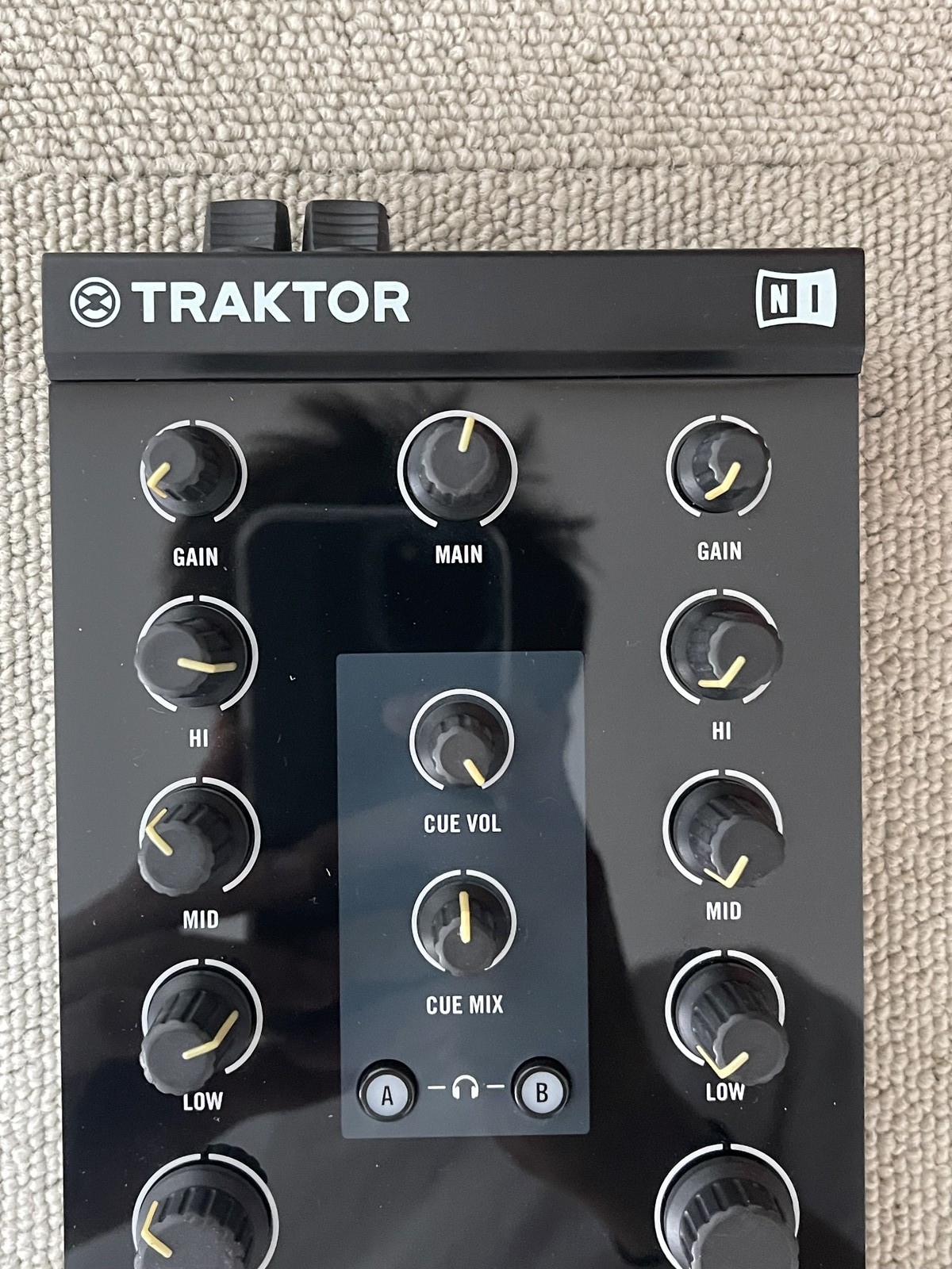Native Instruments Traktor Kontrol Z1 DJ Mixer Audio Interface Boxed Tested