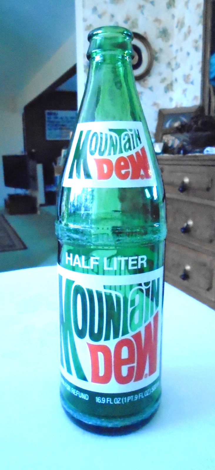 VTG GREEN GLASS SODA POP BOTTLE PROP MOVIE ART 70s MOUNTAIN DEW 16.9oz 1/2 LITER