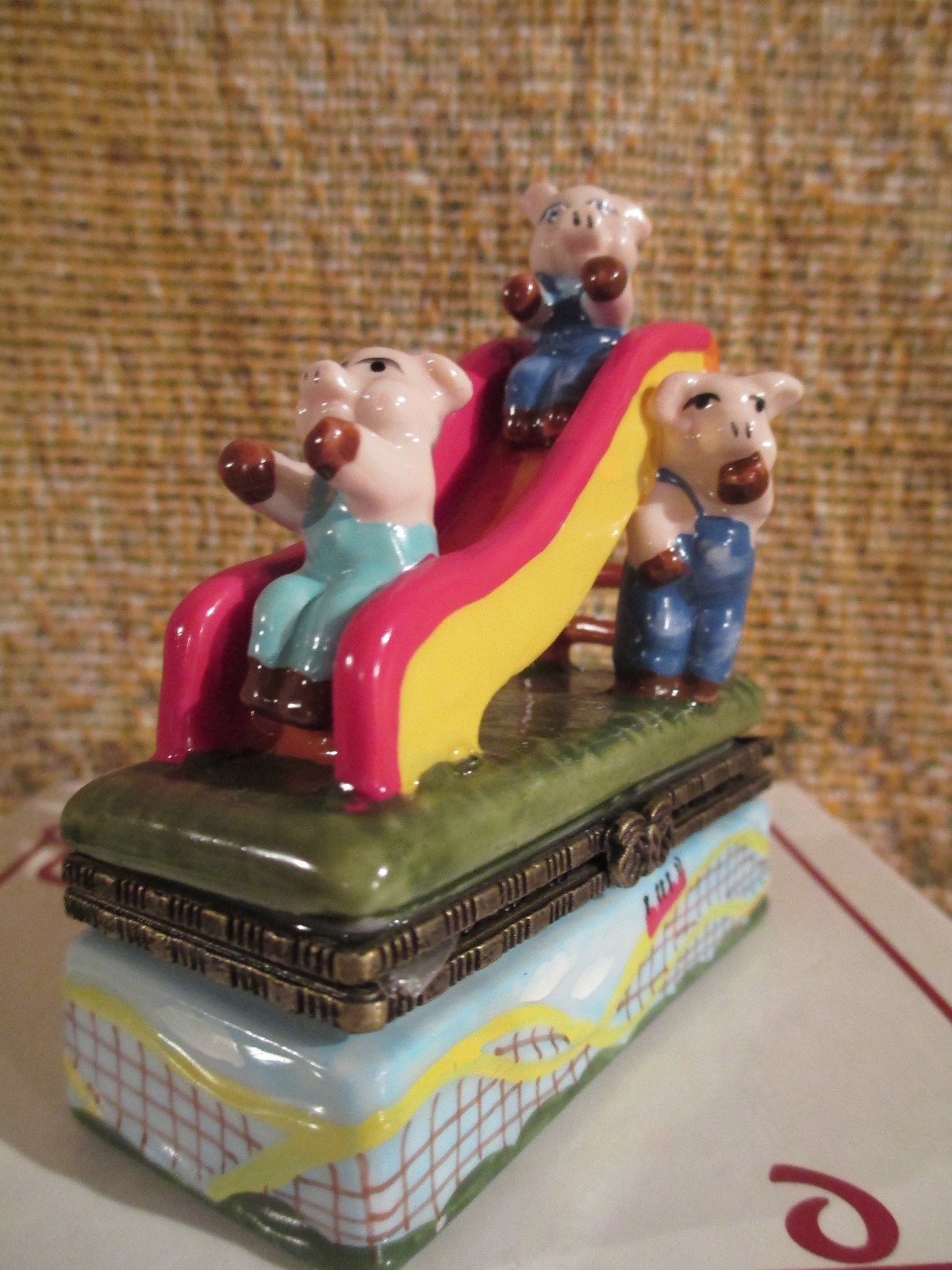 1190 PIGS ON A SLIDE ~ TRINKET BOX