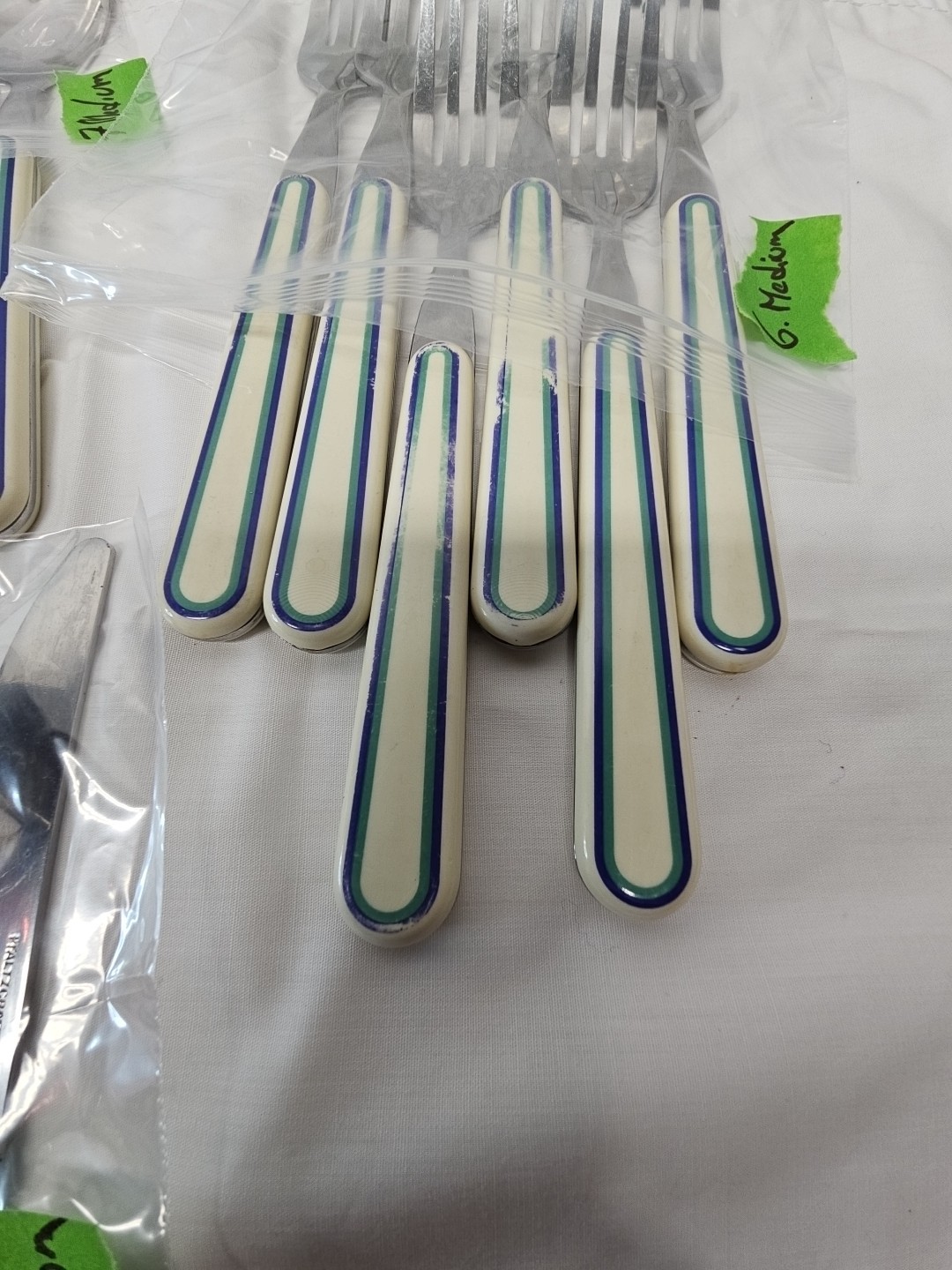 Pfaltzgraff JUNIPER 38 Pc Plastic Handle Stainless Flatware w Serving Pcs.