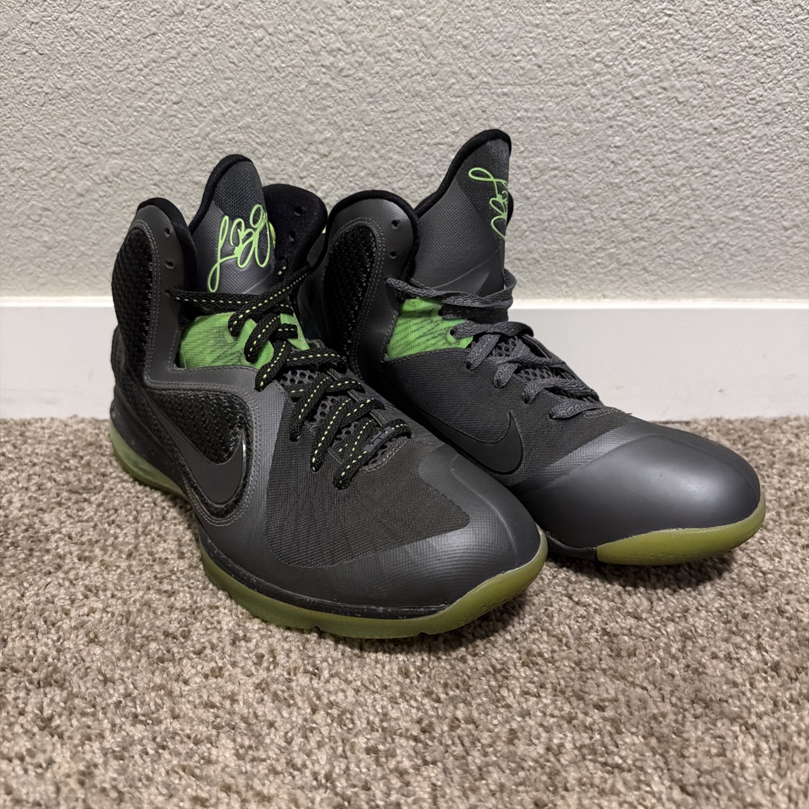 NIKE LEBRON 9 ‘DUNKMAN’ DARK GREY /BLACK-VOLT 469764-006 SIZE 11.5