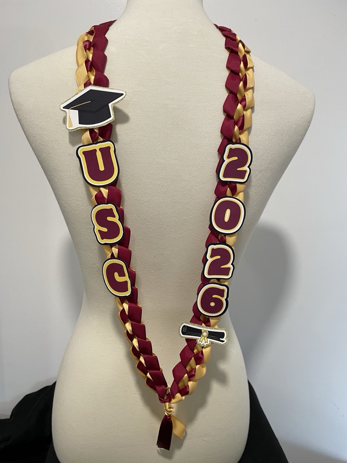 USC class Of 2026 Ribbon grad lei.  (Custom orders available)