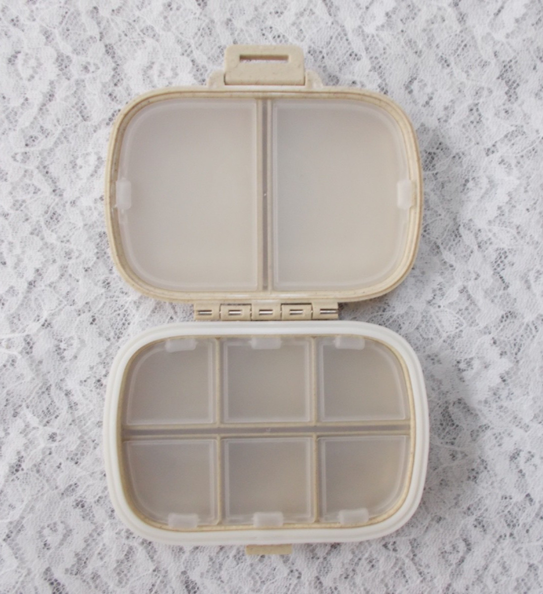 Travel Pill/Medication Organizer With 8 Compartments Snap Close Plastic Case