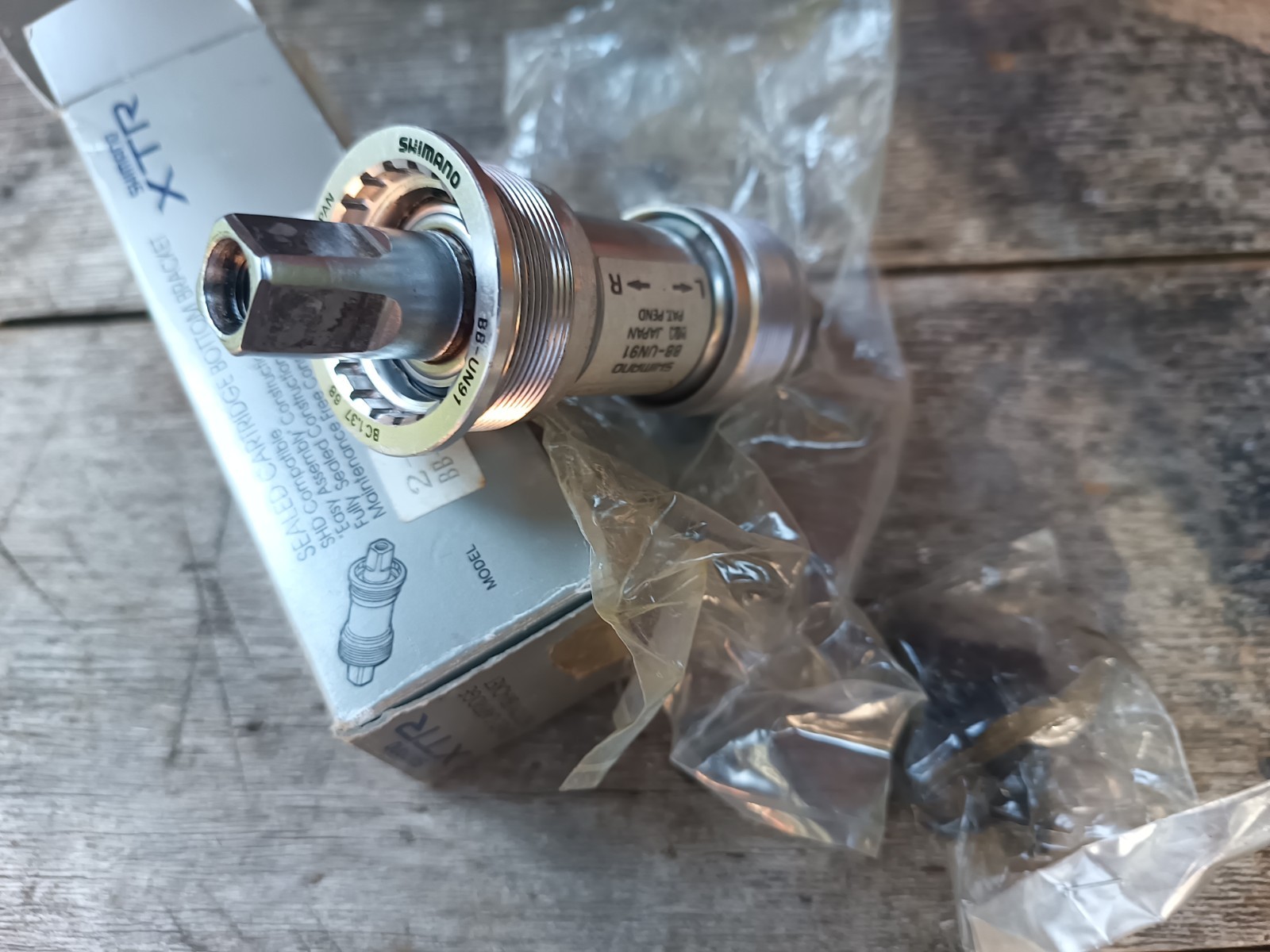 NOS NIB Shimano XTR BB-UN91 Bottom Bracket