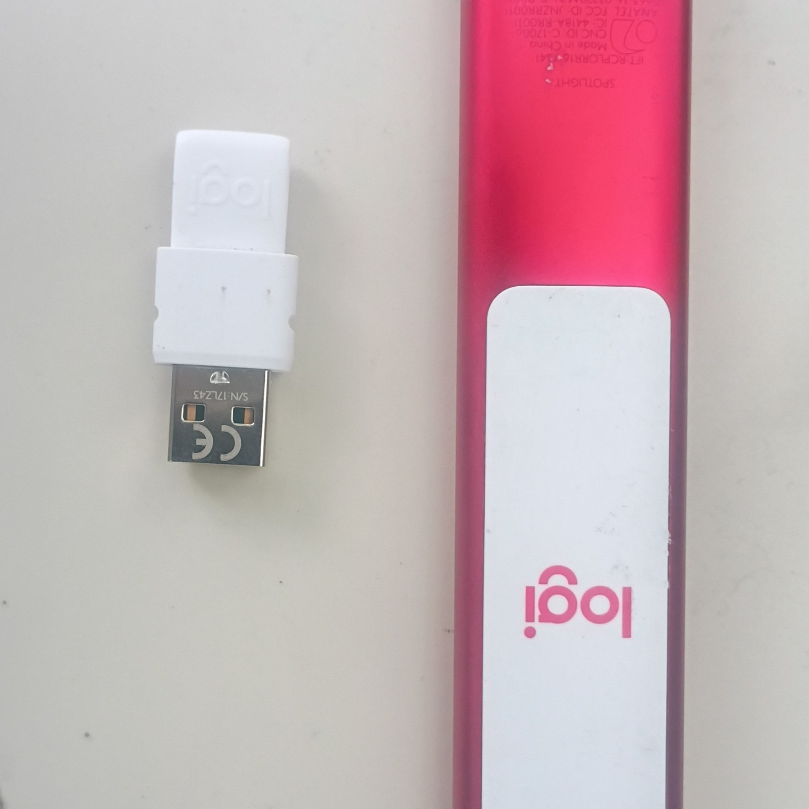 Logitech Spotlight Wireless USB Presentation Pointer Remote Pink/White