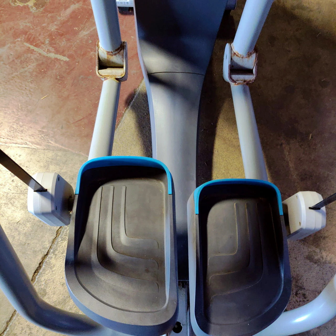 Precor AMT 813 w/ P10 Console
