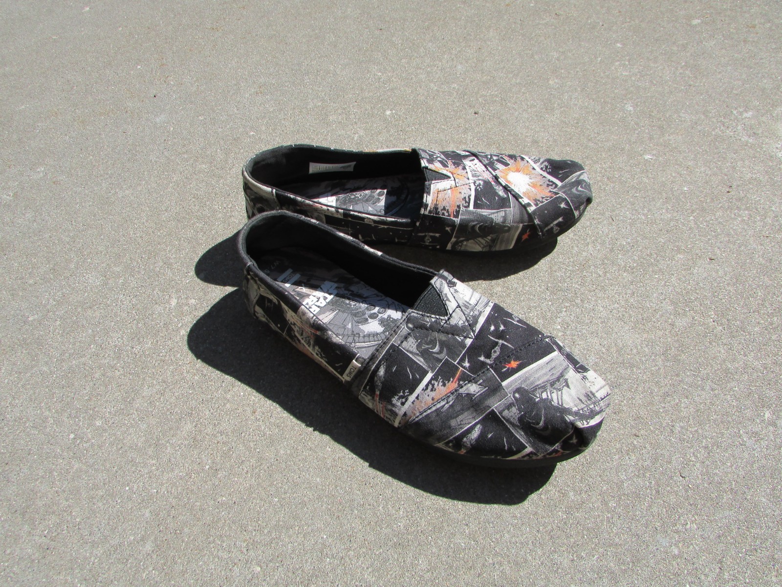 TOMS Star Wars X Black Gray Fabric Slip On Flat Shoes Size W 7.5 (38) Comfort