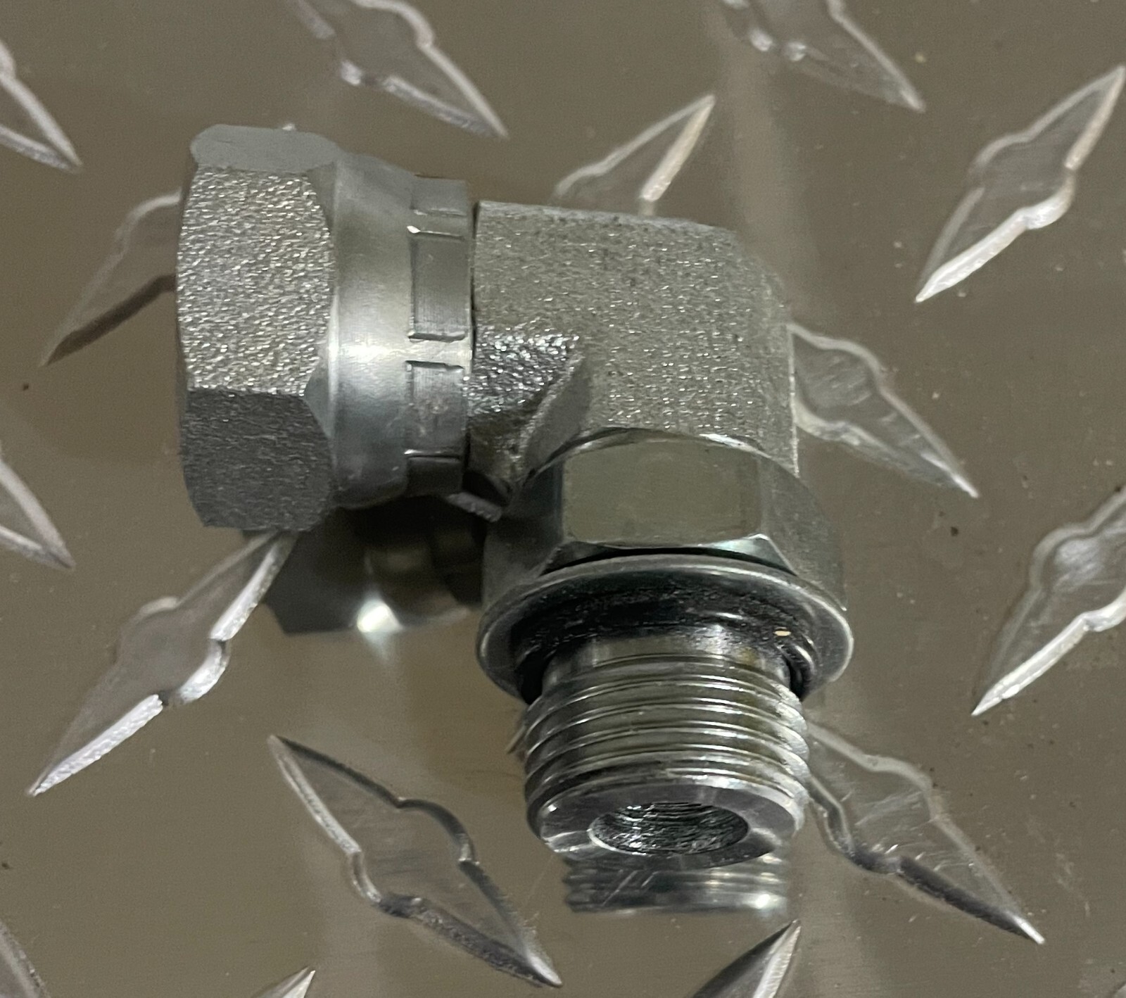 6901-12-12,  3/4" MALE ORB X 3/4" FEMALE NPT SWIVEL, 90 DEG HYDRAULIC FITTING