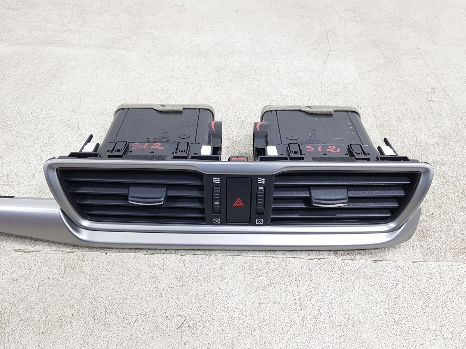 MAZDA 3 MK3 BN 17-18 DASHBOARD AIR VENT & TRIM SET