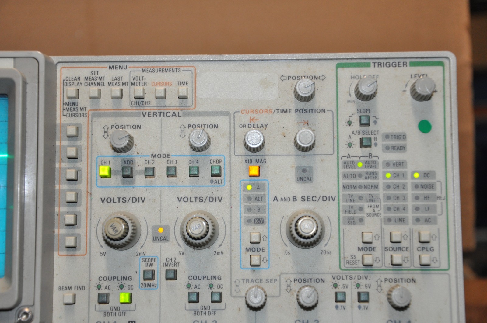TEKTRONIX 2246 OSCILLOSCOPE +AV-5386 Probes