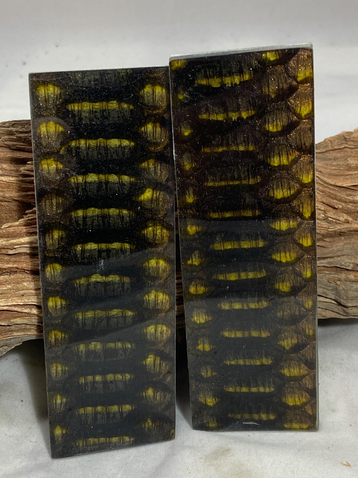 Python Snake Skin Knife Scales 1/4" (Pair) (197)
