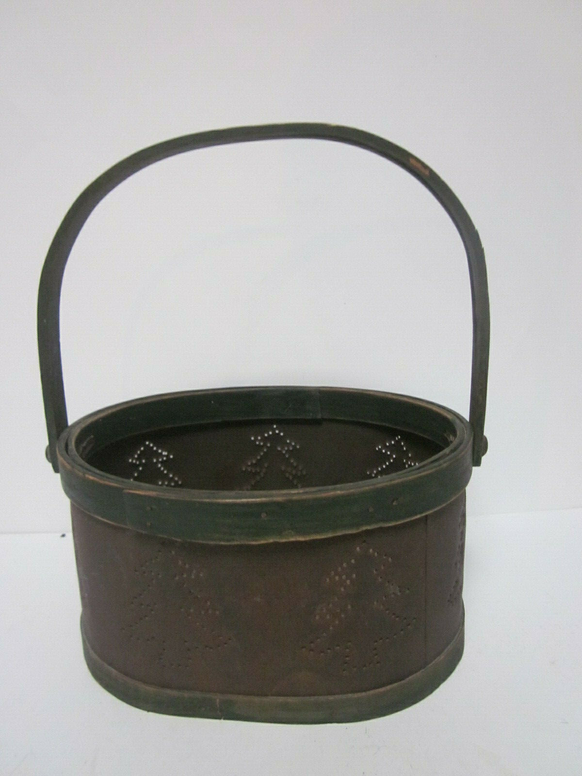 VINTAGE METAL & WOOD CHRISTMAS BASKET PIN HOLE CHRISTMAS TREE DESIGN