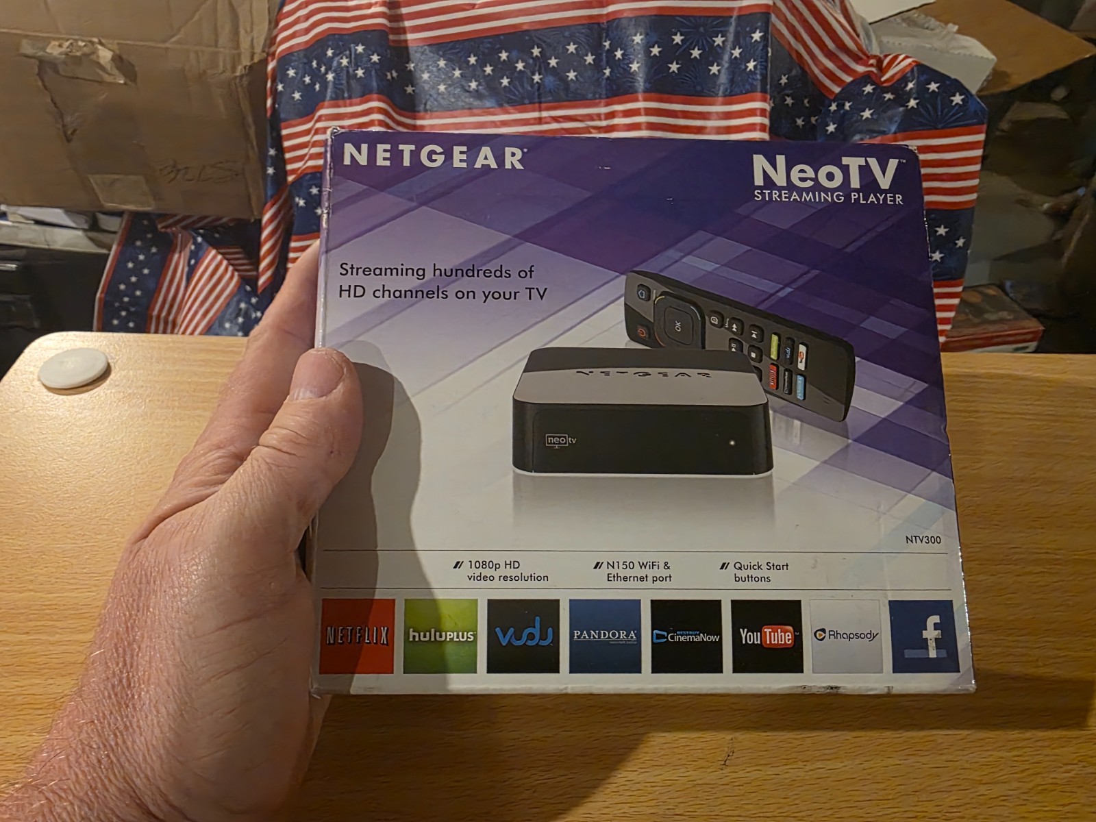 Netgear NTV300 NeoTV Digital HD Media Streamer - Complete