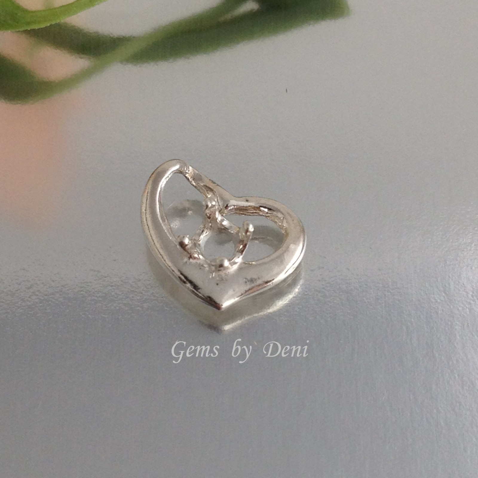 Silver Round Weeping Heart Pre-Notched Pendant Setting (2 & 3mm)