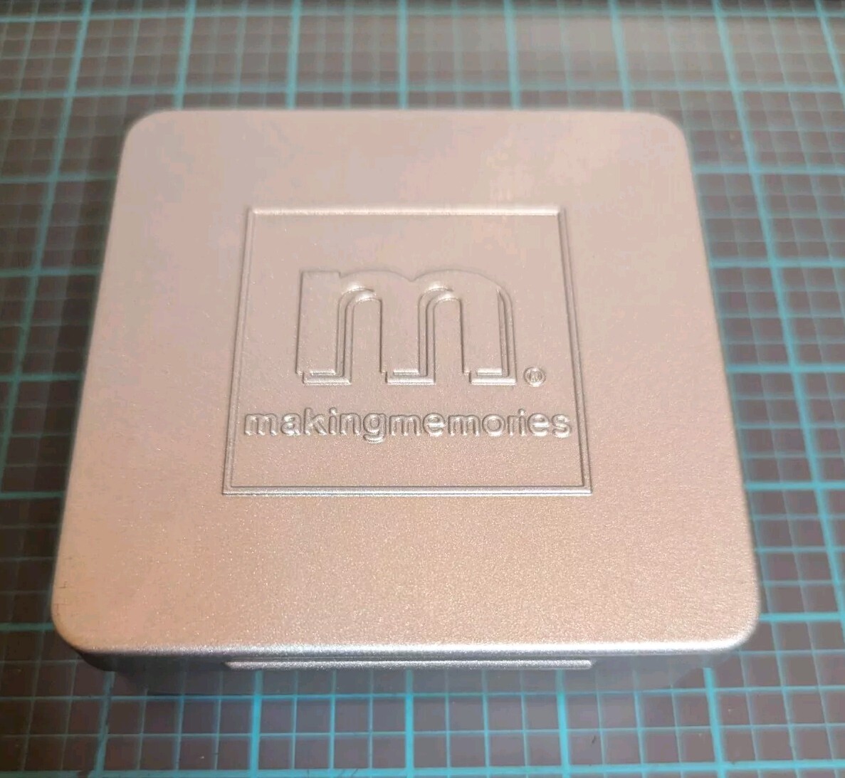 Making Memories 5 Piece MAGNETIC METAL Tool Kit in Metal Tin