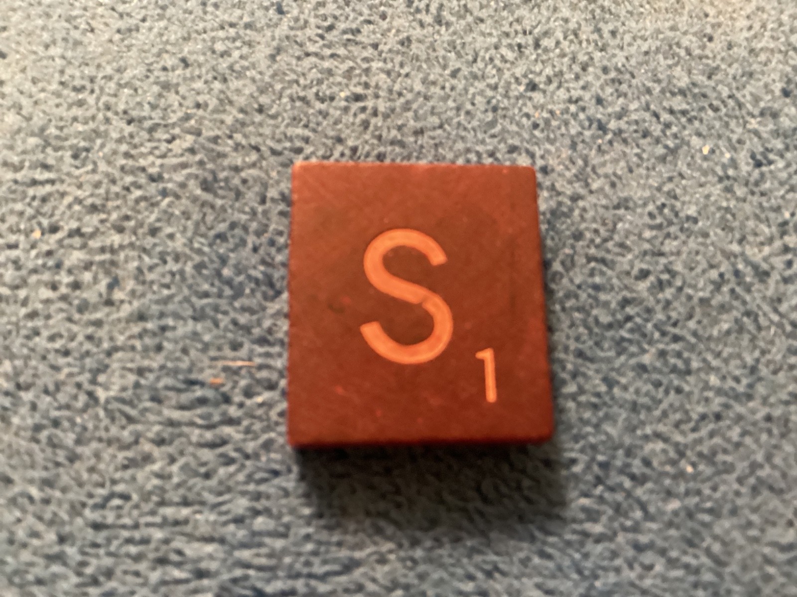 SCRABBLE BURGUNDY, MAROON TILE GOLD, YELLOW LETTER  “S”    FREE POSTAGE!!!!
