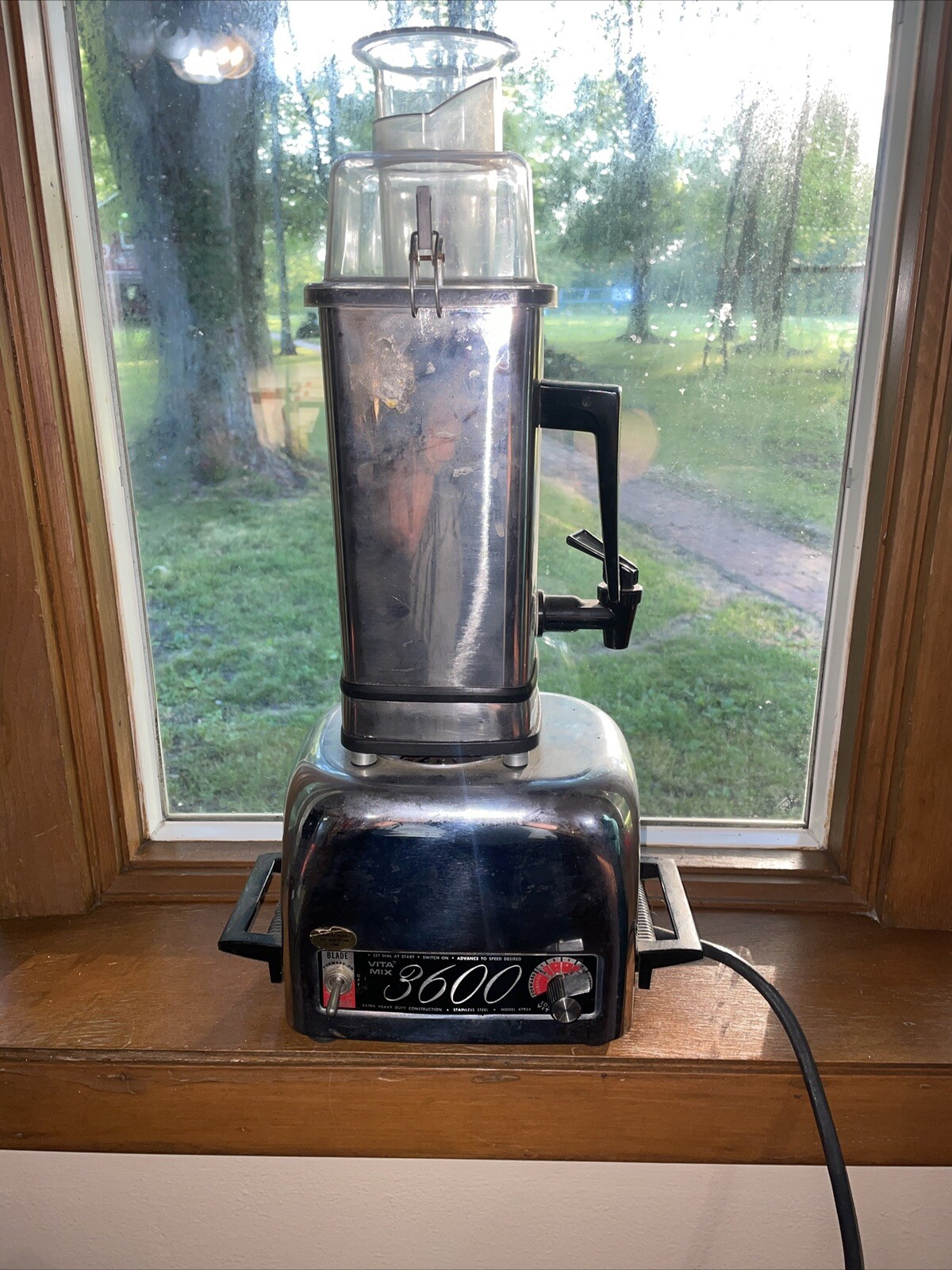 VitaMix Mixer Super 3600 Action Dome Spigot Juicer Blender