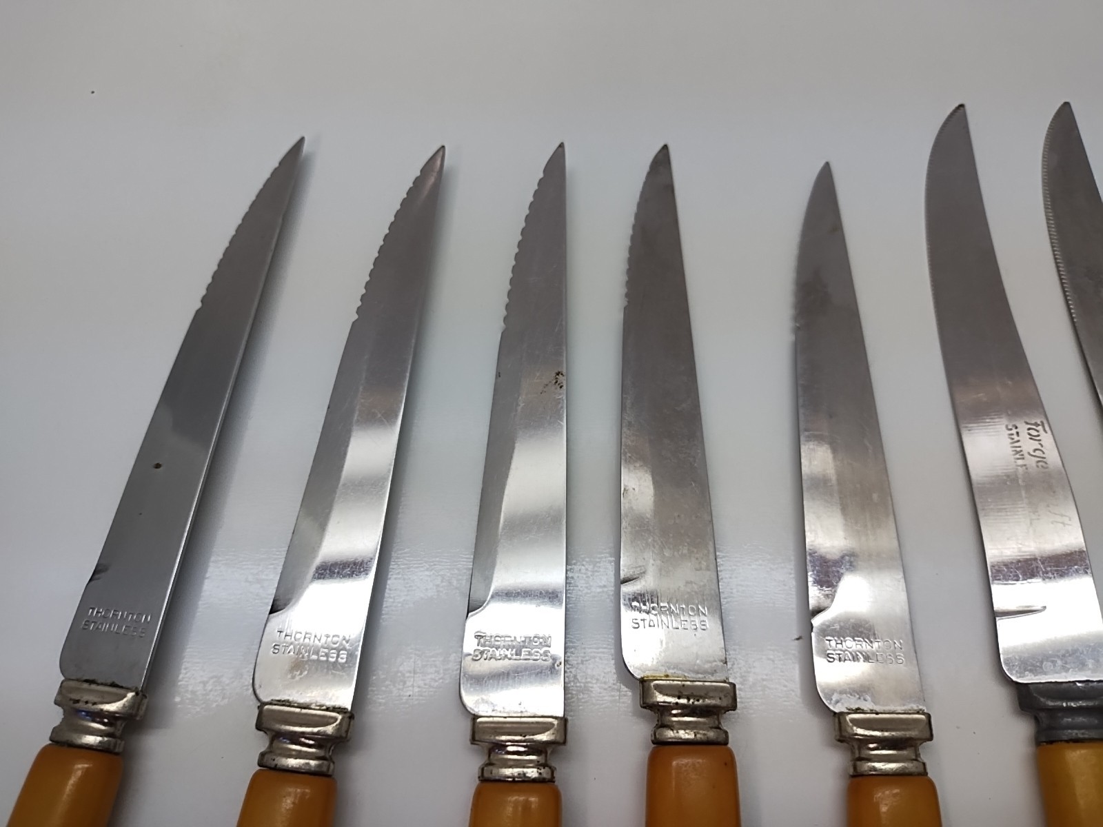 vitage bakelite 8 knive set