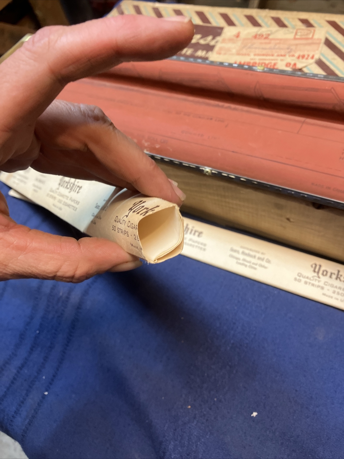 V Master Cigarette Maker, Roller