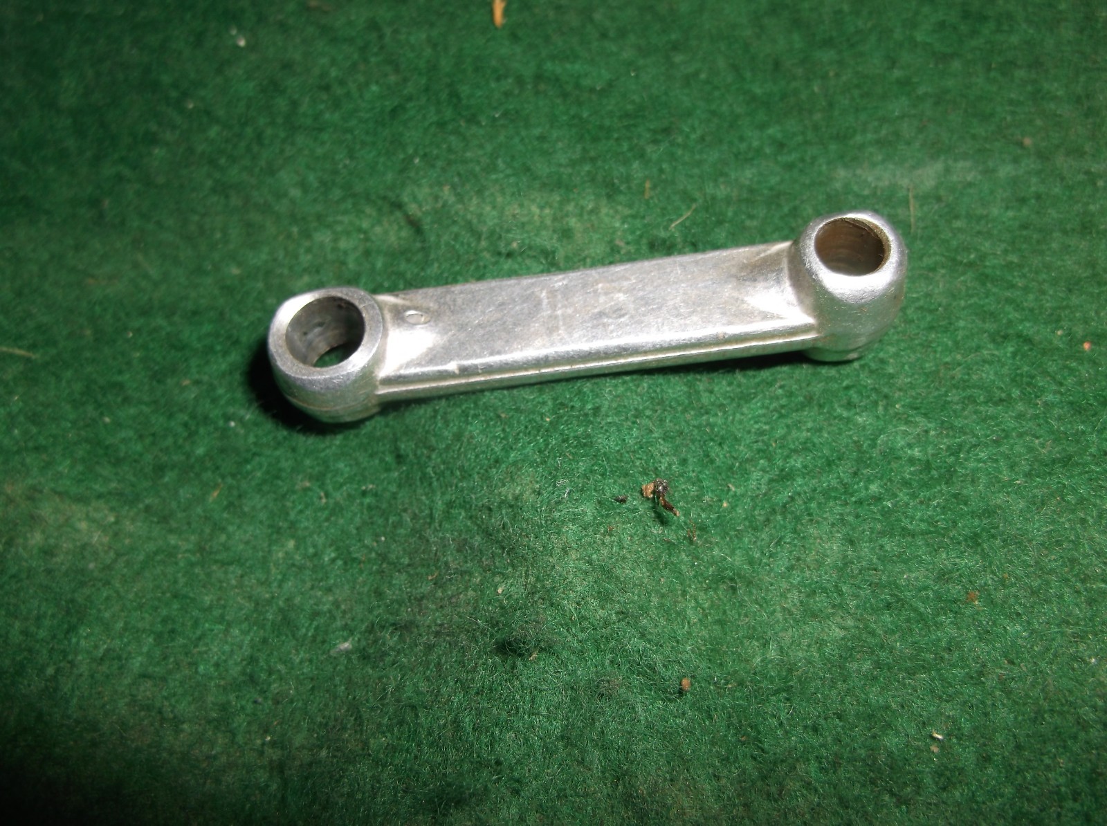 ONE (NEW) VINTAGE TORPEDO K&B .45 R/C GREEN HEAD CONNECTING ROD
