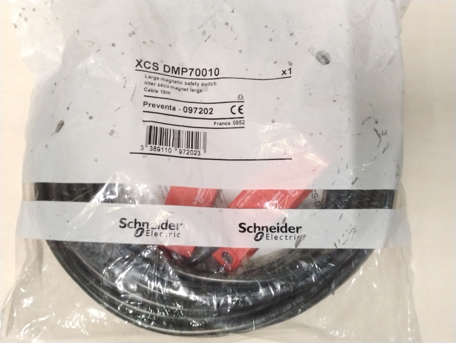Schneider XCS DMP 70010  Large Magnetic Safety Switch W/10m Cable