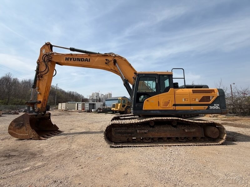 2021 Hyundai HX300L Excavator 3,331 Hrs Enclosed ROPS Stock#343257