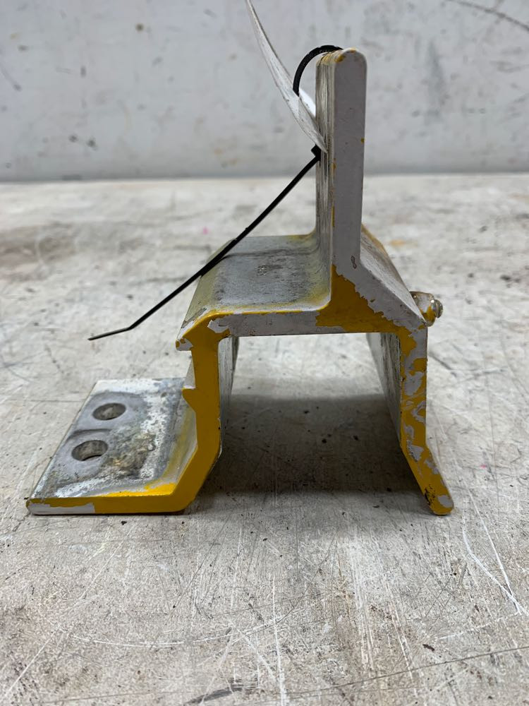 1998 Hood Bracket for Freightliner Century Class (766-10180)