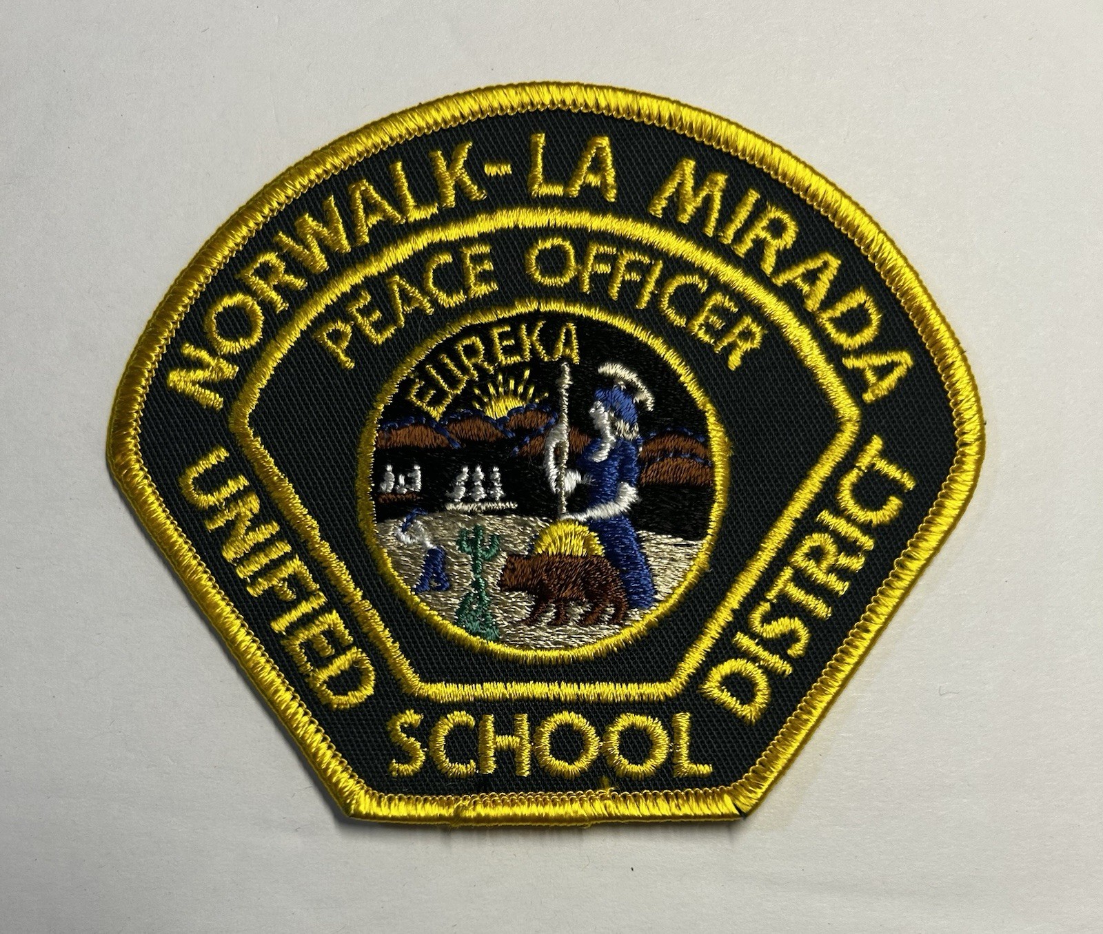 CALIFORNIA NORWALK-LA MIRADA SCHOOL PEACE OFFICER PATCH LOS ANGELES CO #PDD94