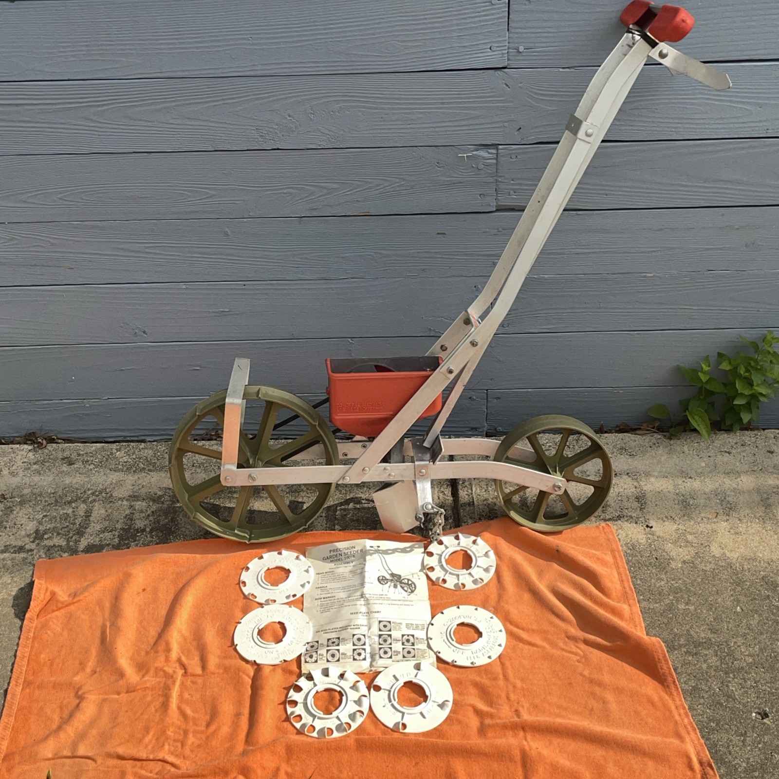 Earthway 1001-B Precision Garden Seeder - Includes 6-Seed Plates W/Manual