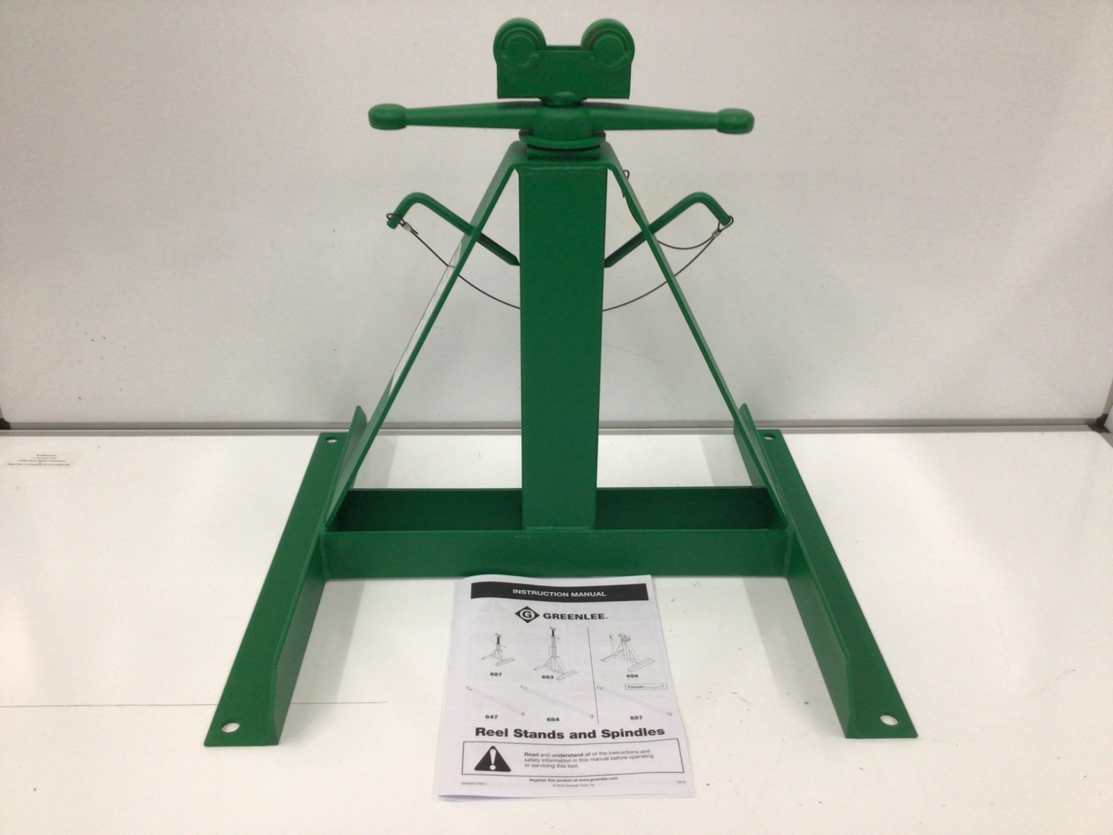 Greenlee 683 Screw-Type Reel Stand, Adjustable, 22"-54" (559-1372 Mm)