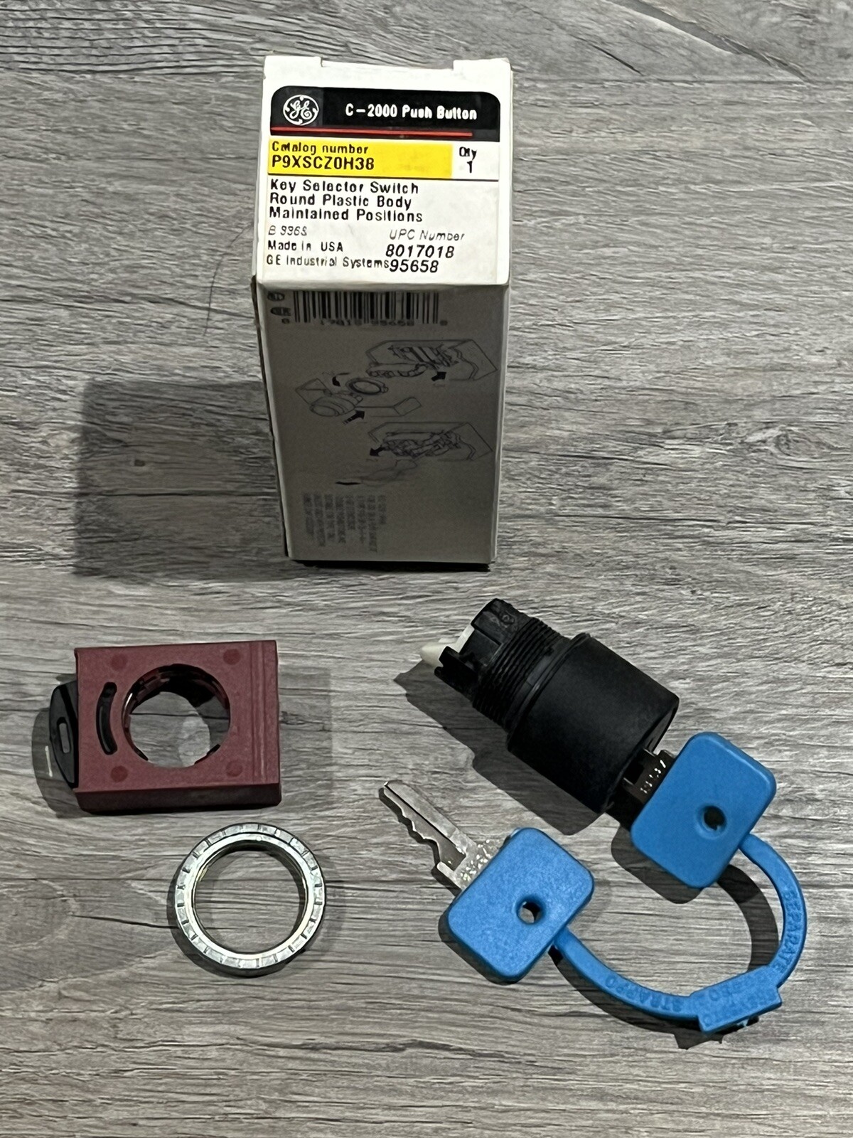 NEW General Electric P9XSCZOH38 C-2000 2-Position Keyed Selector Switch