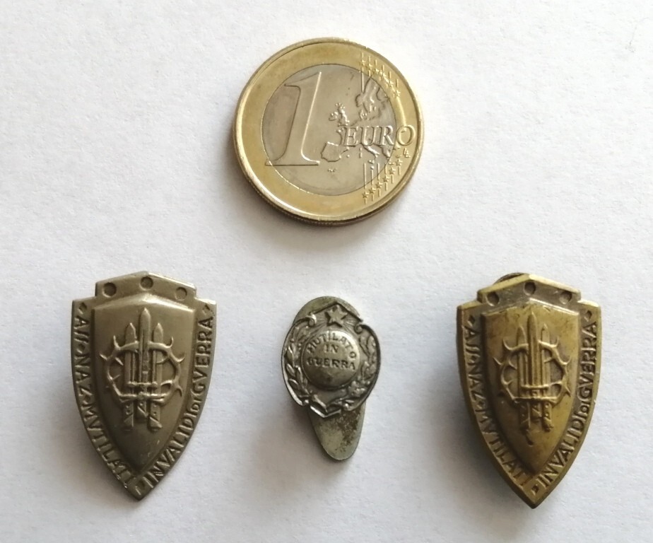 LOTTO DI N. 3 DISTINTIVI ASS. NAZ. MUTILATI INVALIDI DI GUERRA