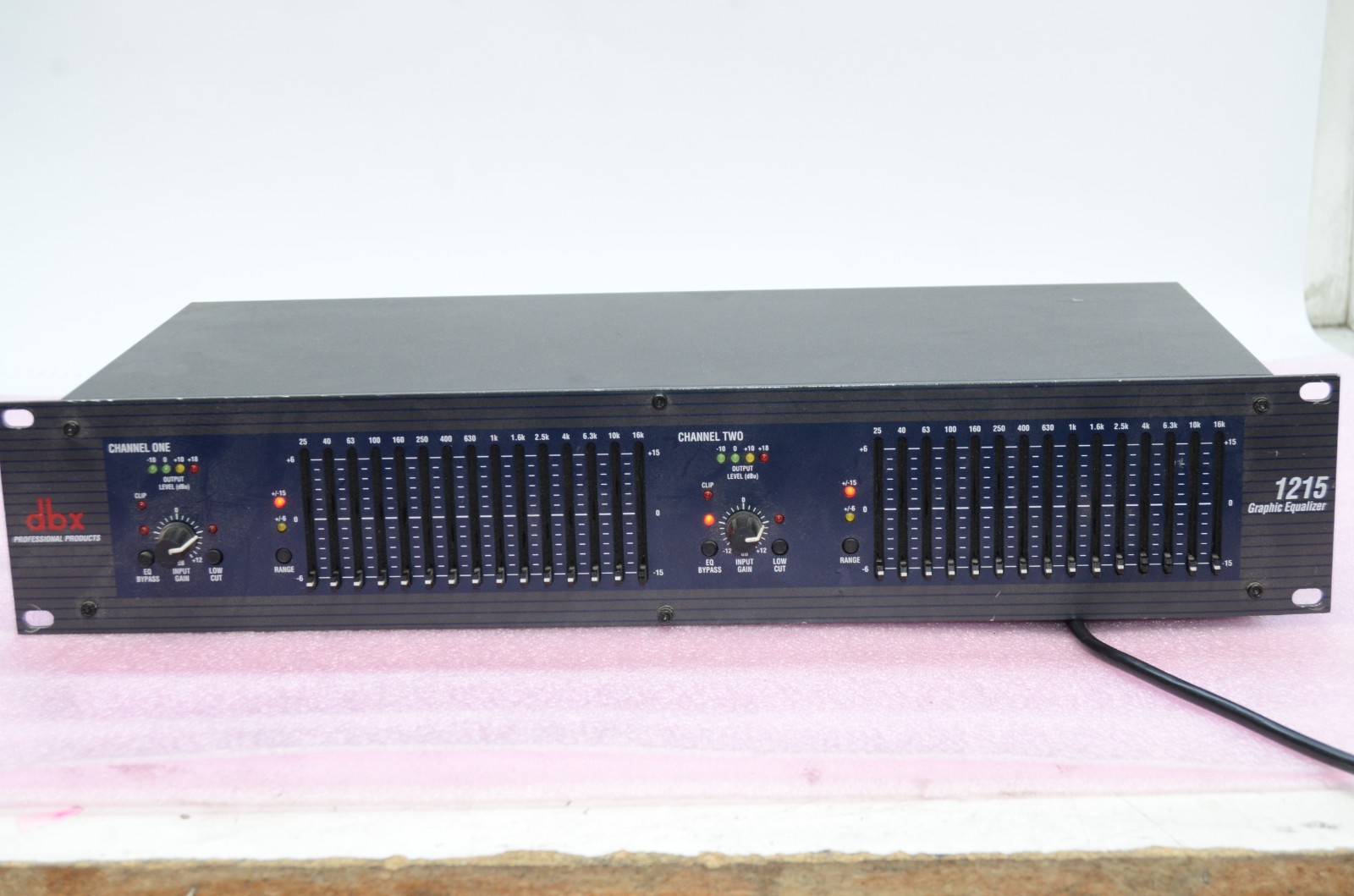 DBX PROFESSIONAL PRODUCTS 2 CHANNEL 1215 GRAPHIC EQUALIZER T8-E10
