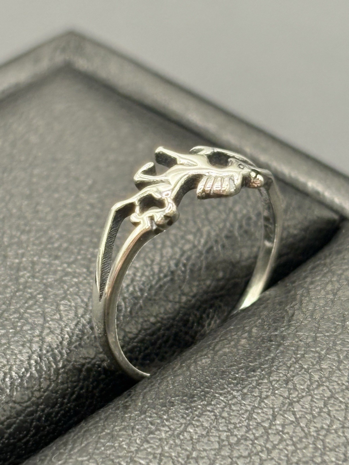 New Condition Sterling Silver Horse Galloping Toe Ring 925 B17